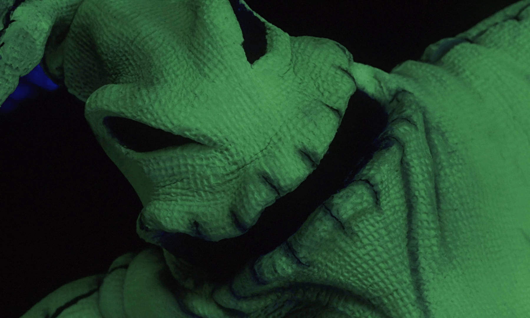 Prim-plan cu Oogie din The Nightmare Before Christmas verde Fundal