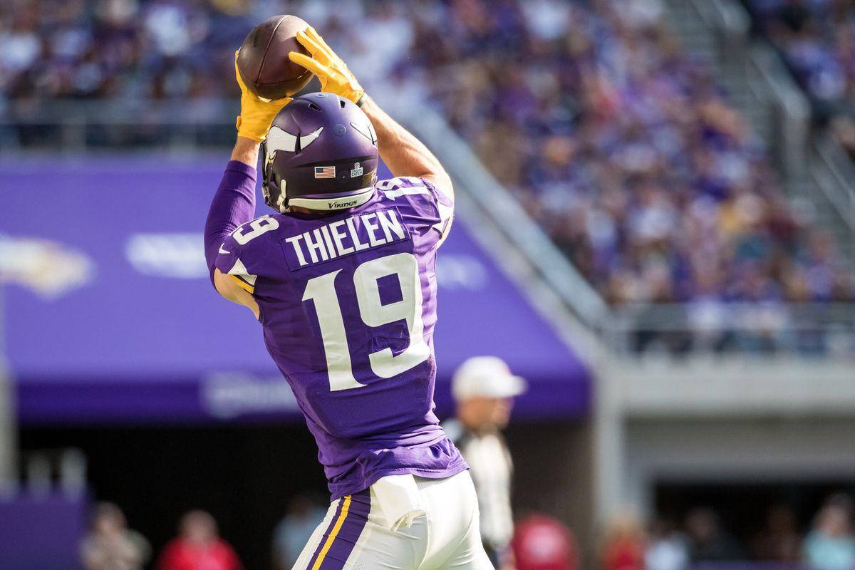 Prindere Incredibilă a lui Adam Thielen Fundal