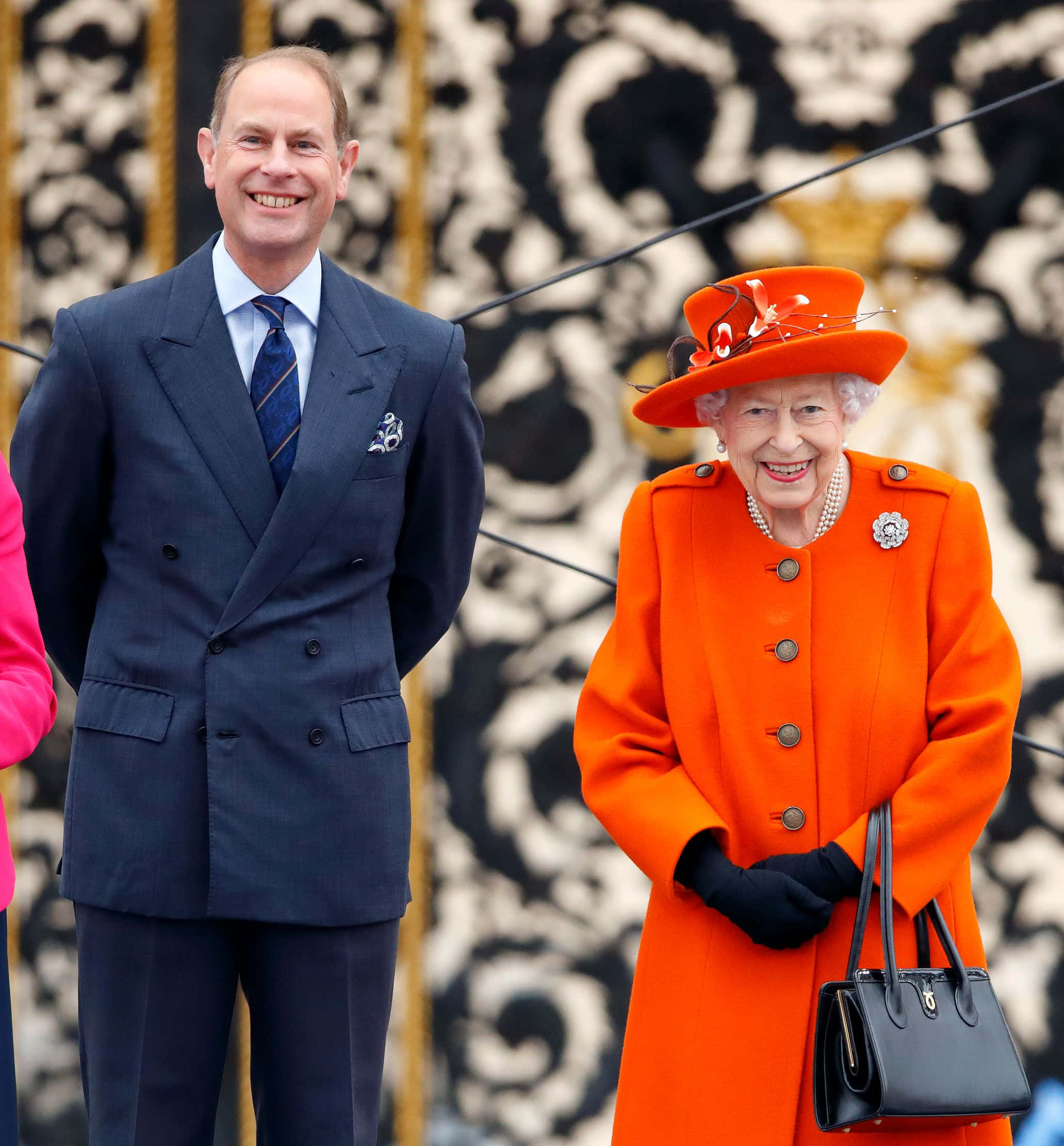 Prințul Edward cu Regina Elizabeth a II-a Fundal