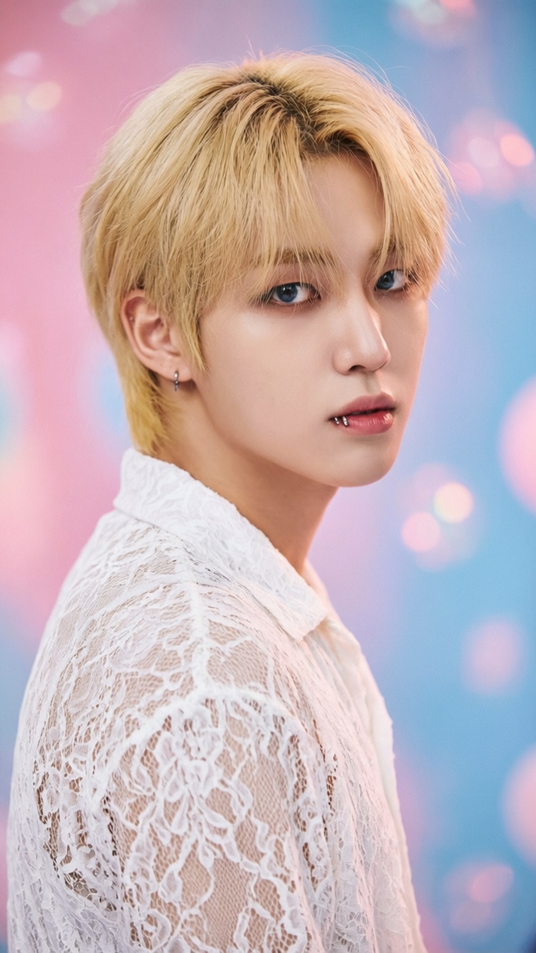 Privirea lui Hyunjin cu păr blond Fundal