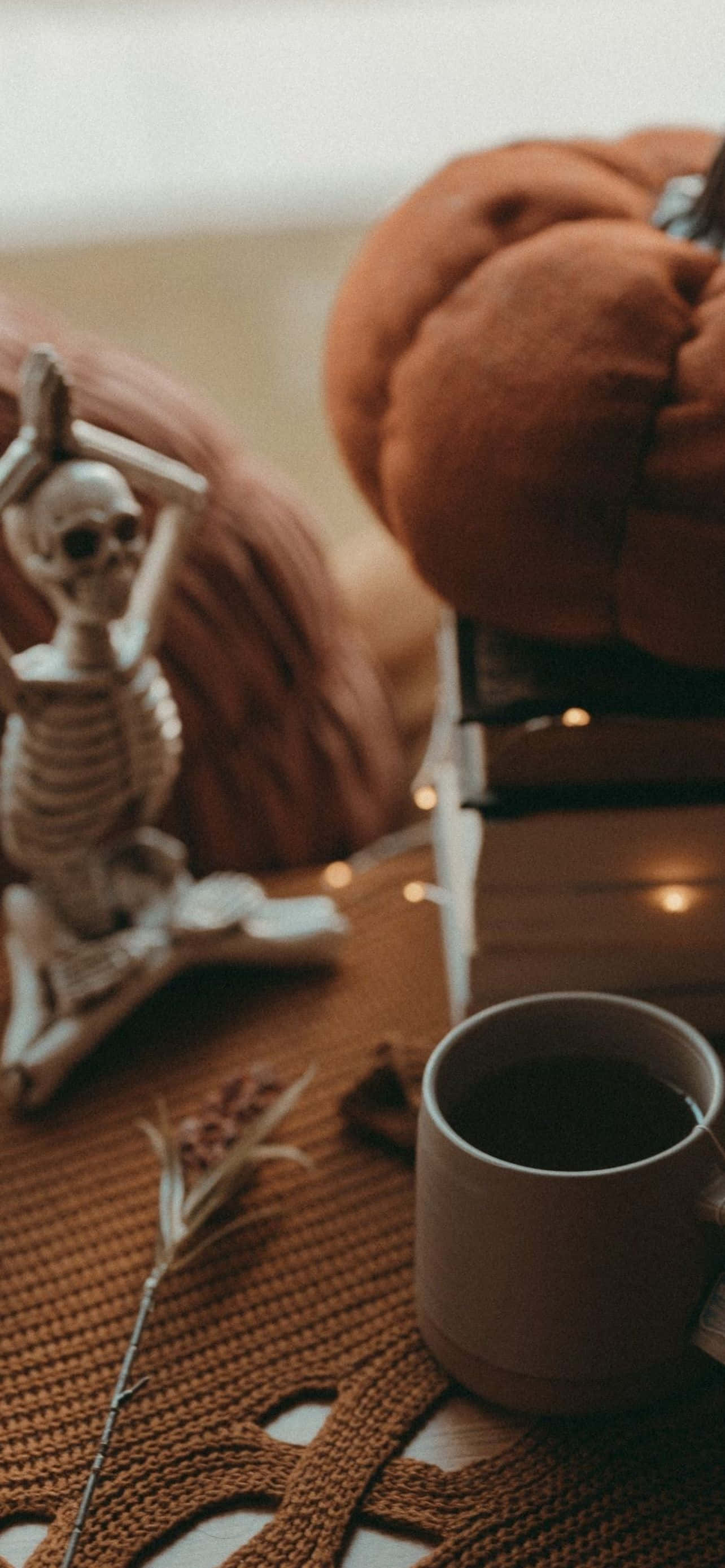 Pune-ți spiritul de Halloween cu acest wallpaper de iPhone festiv Fundal