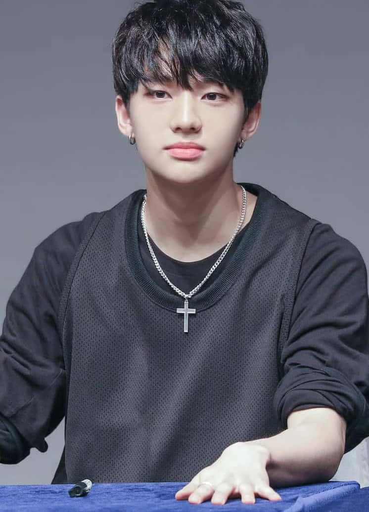Rapper sud-coreean Hyunjin cu privire stoică Fundal