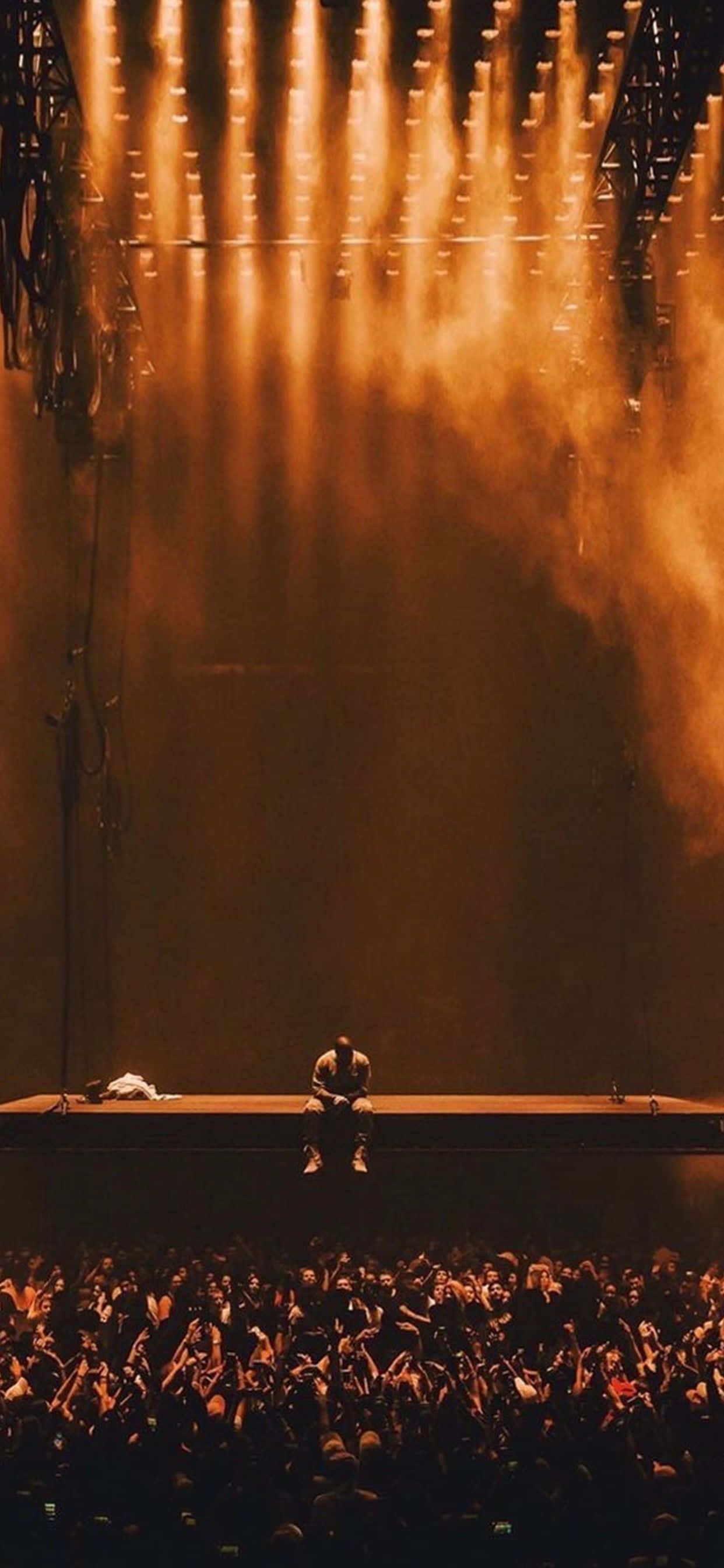 Rapperul Iconic Kanye West într-o Poză Meditativă Fundal