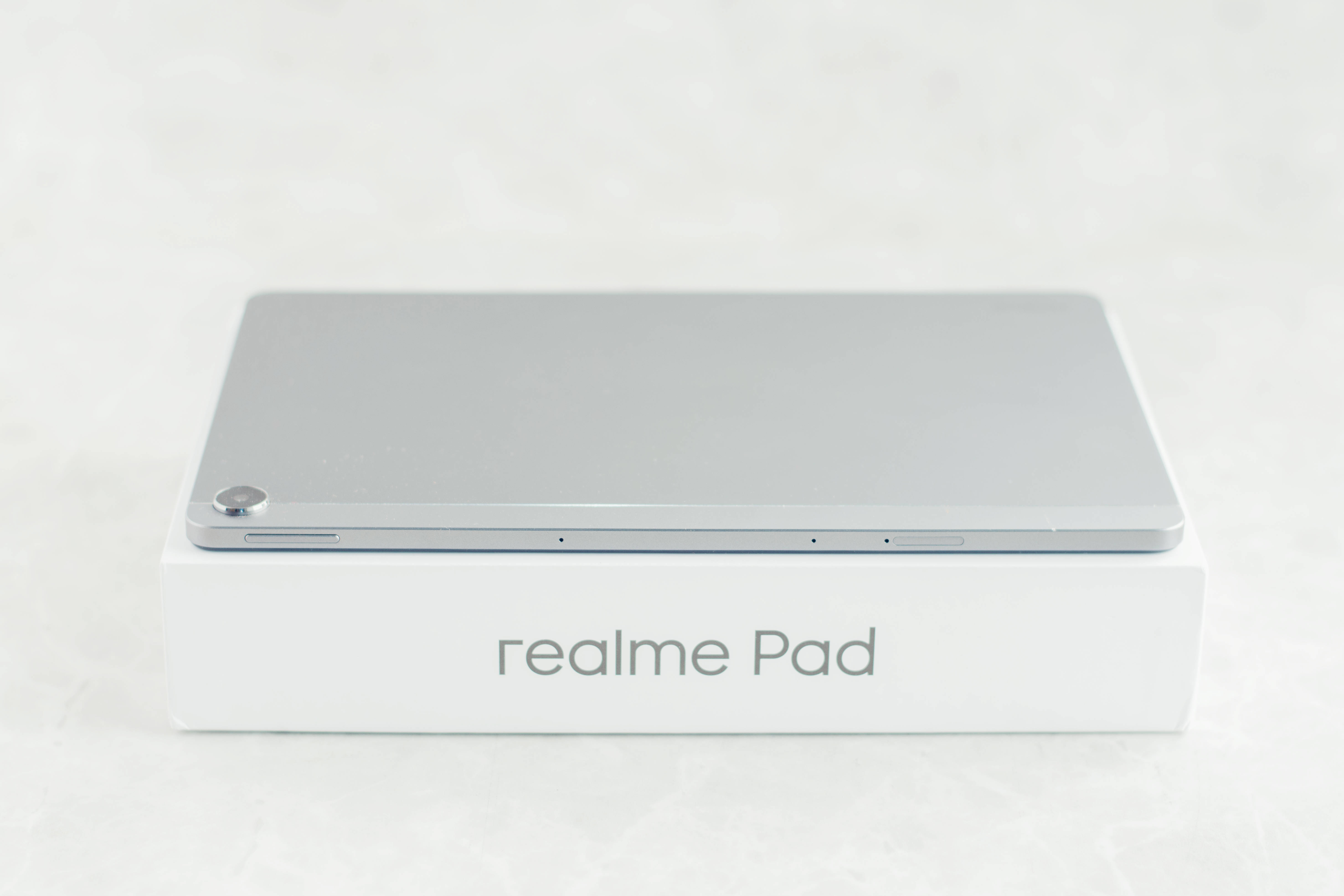 Realme Pad Gri Fundal