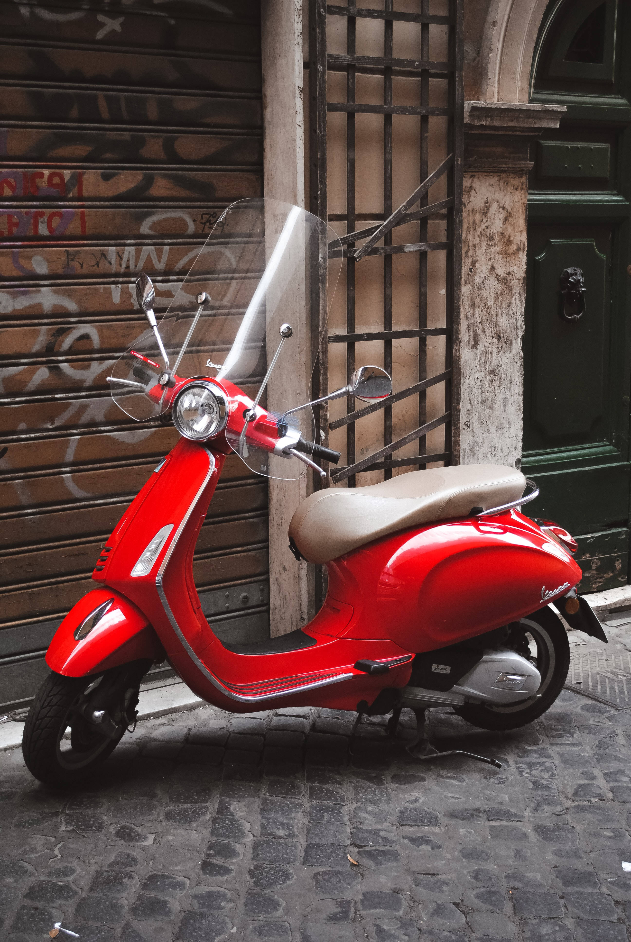 Red Bike Moped Fundal