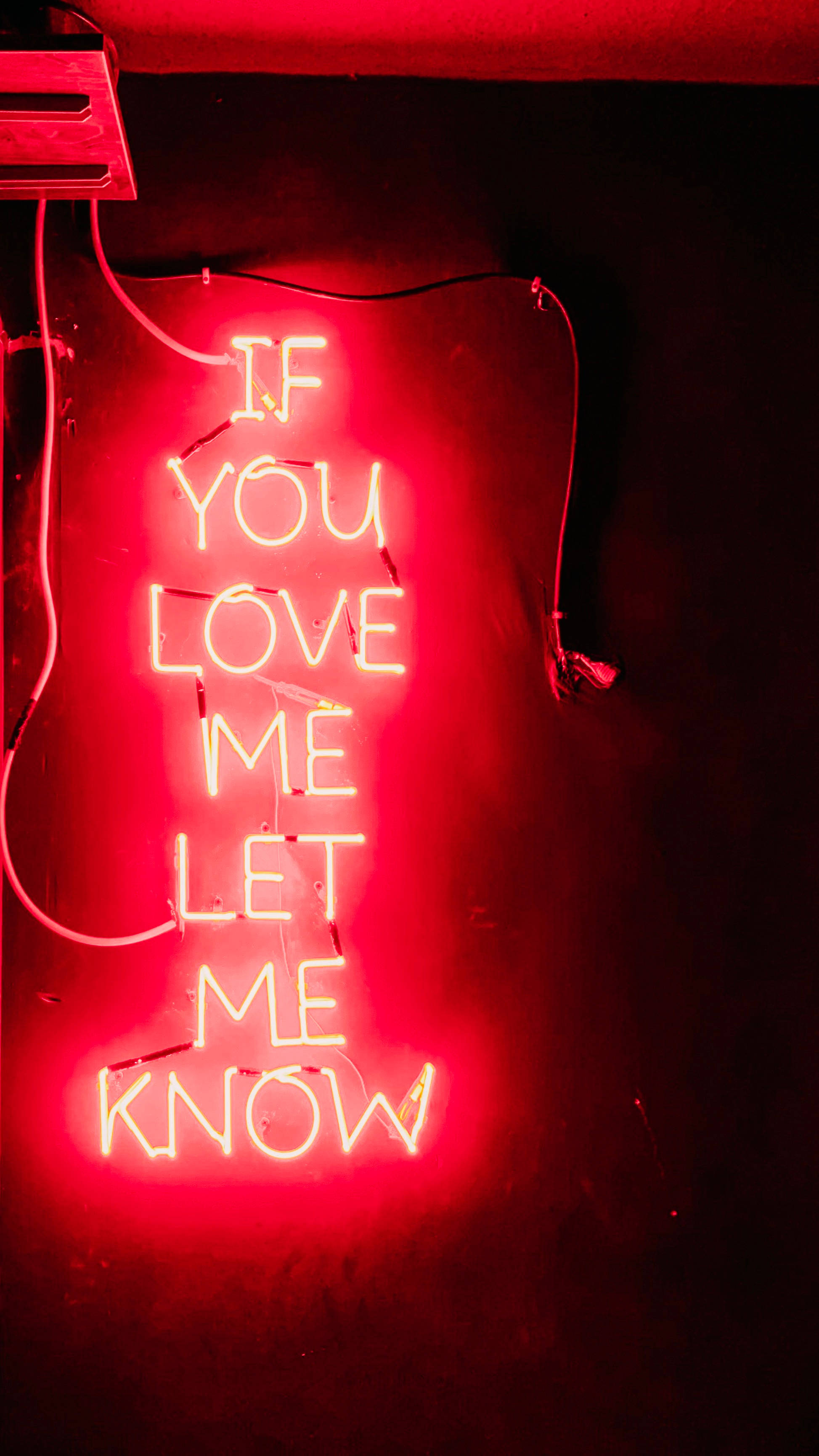 Red Neon Signage iPhone 6 Fundal