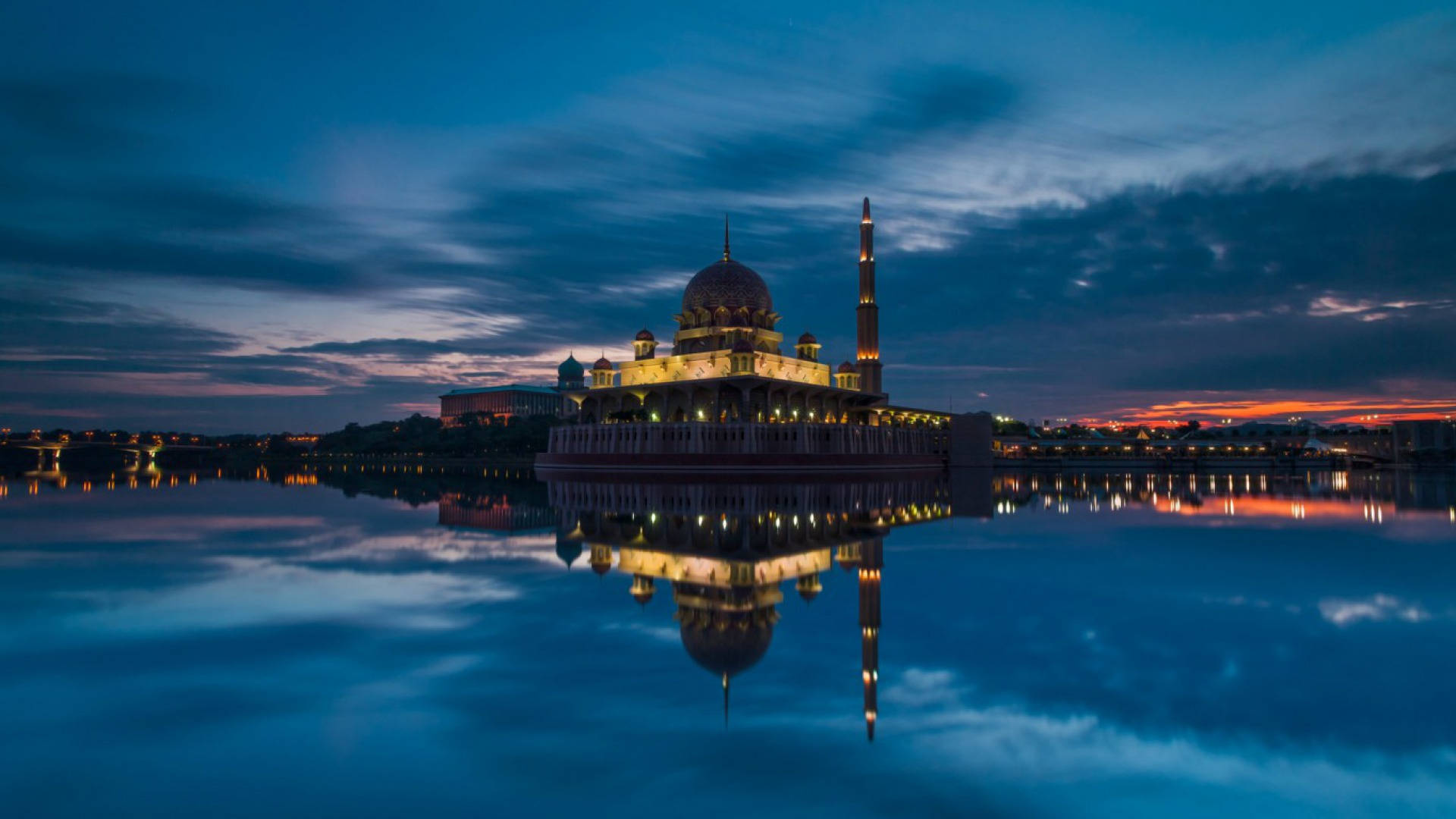 Reflexia Apei Jakarta Fundal