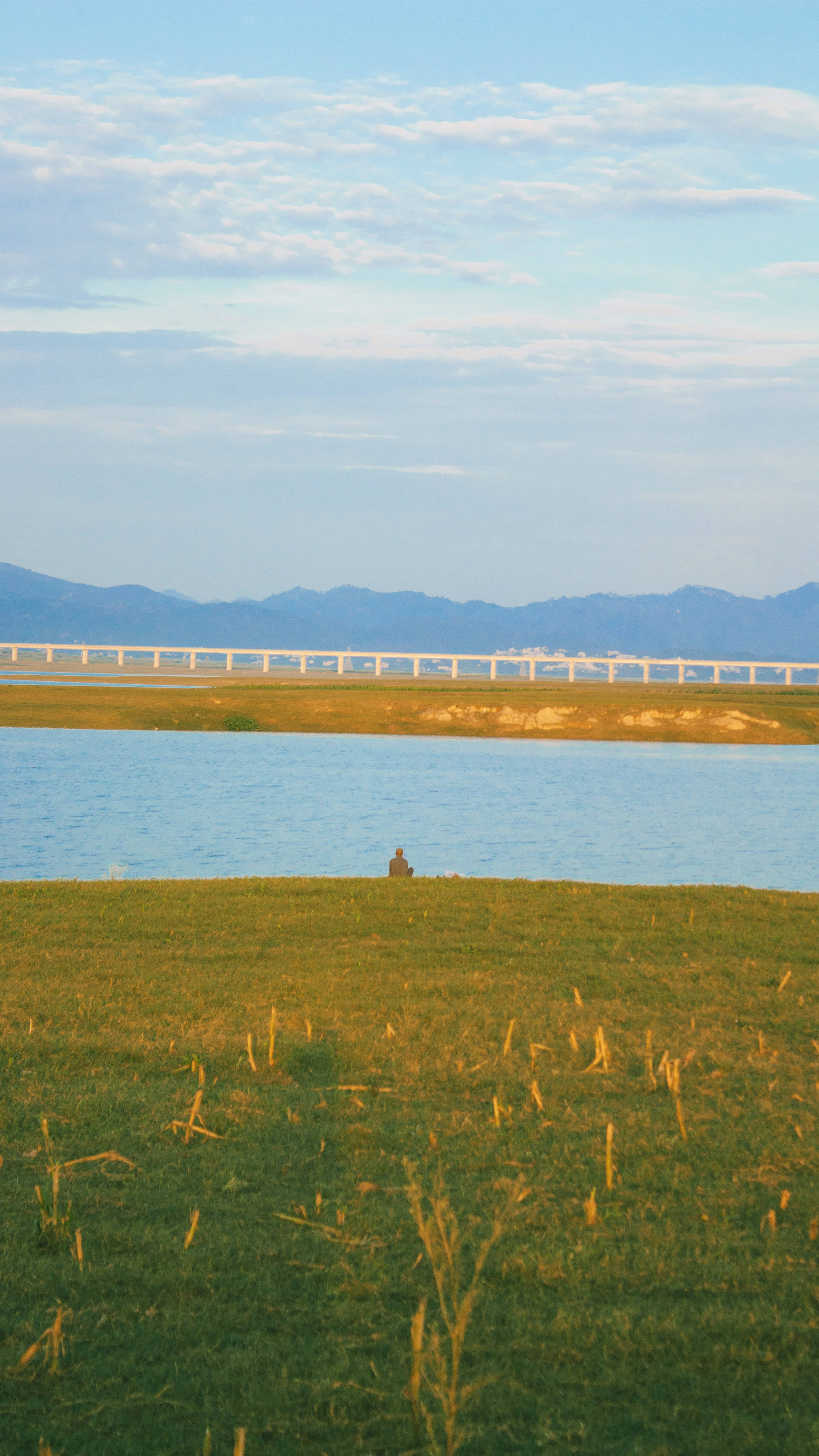 Relaxare la lac cu estetică cottagecore Fundal