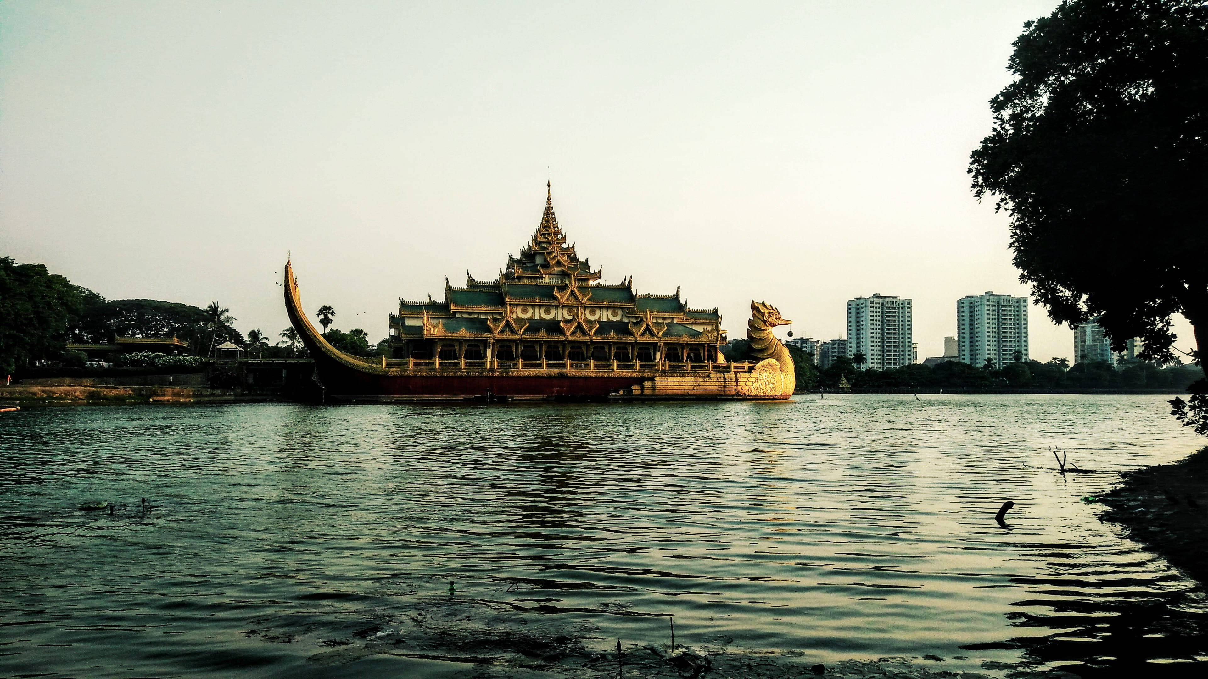 Restaurant Plutitor Yangon Fundal