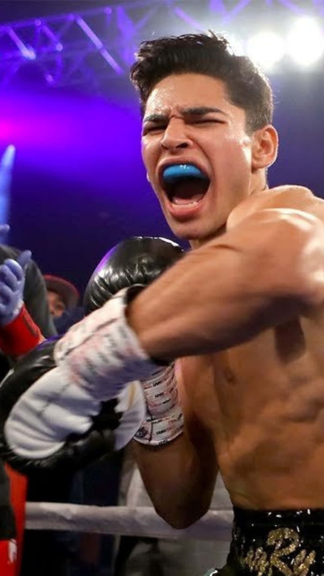 Ryan Garcia Cu Proteză Dentară Vertical Fundal