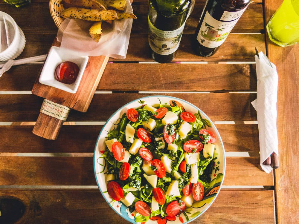 Salată de Roșii și Brânză Fundal