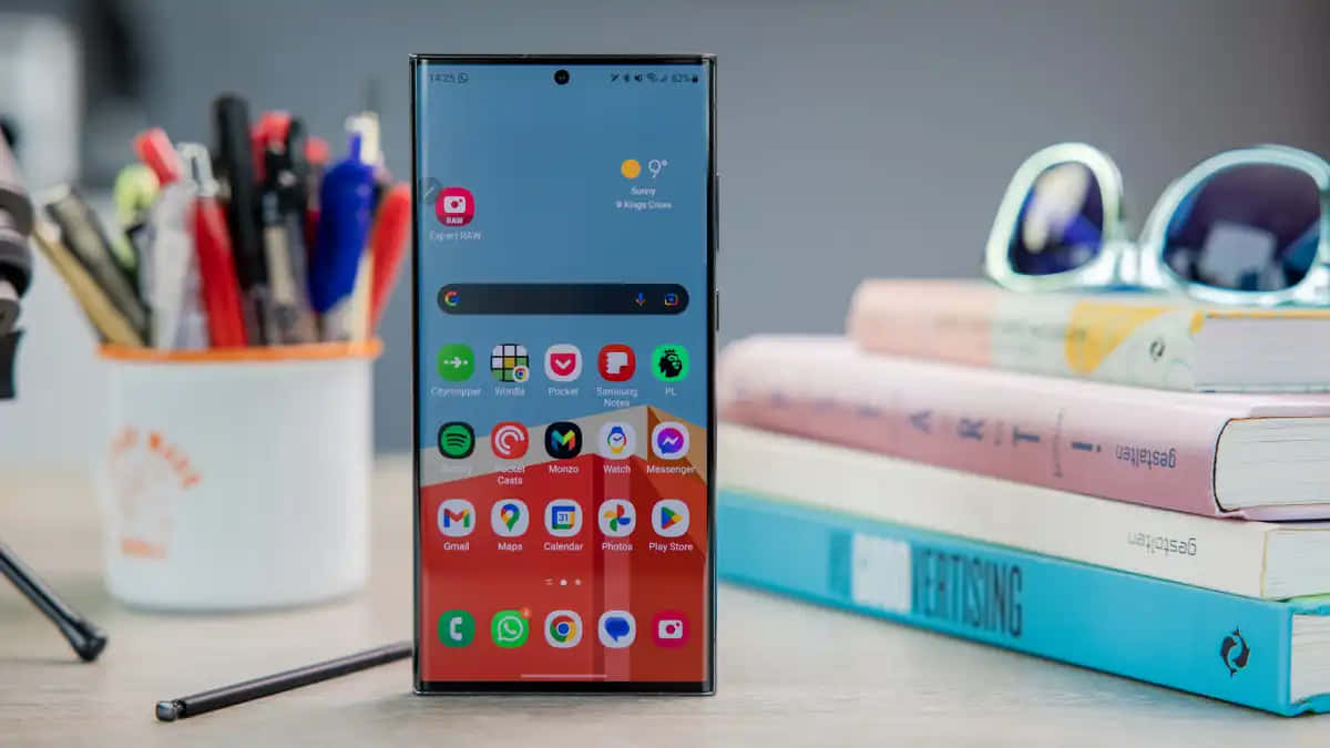 Samsung S23 Ultra Display și S Pen Fundal