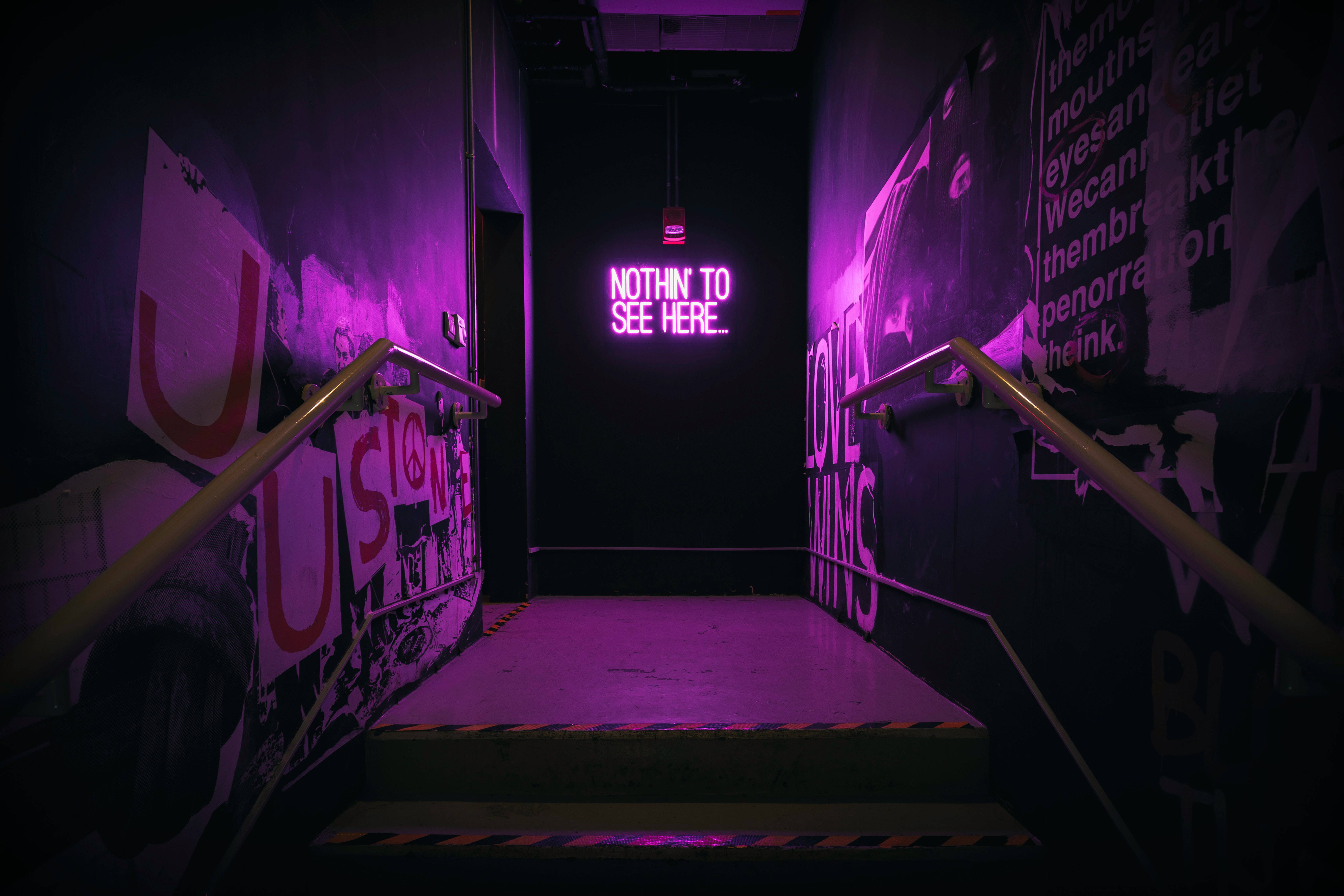 Semn Neon Violet Estetic Nimic Fundal