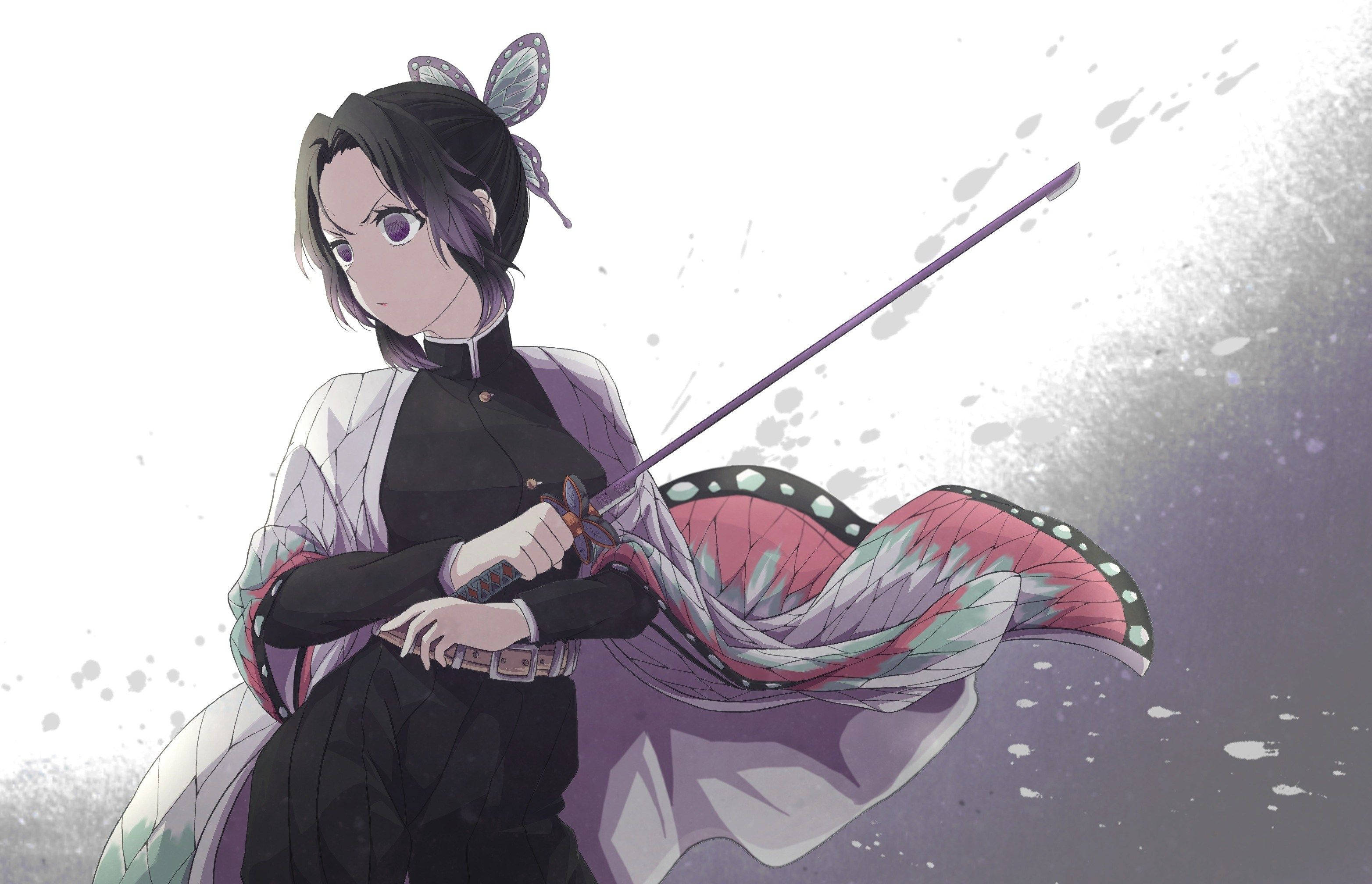 Shinobu din Demon Slayer își mânuiește curajos sabia Fundal
