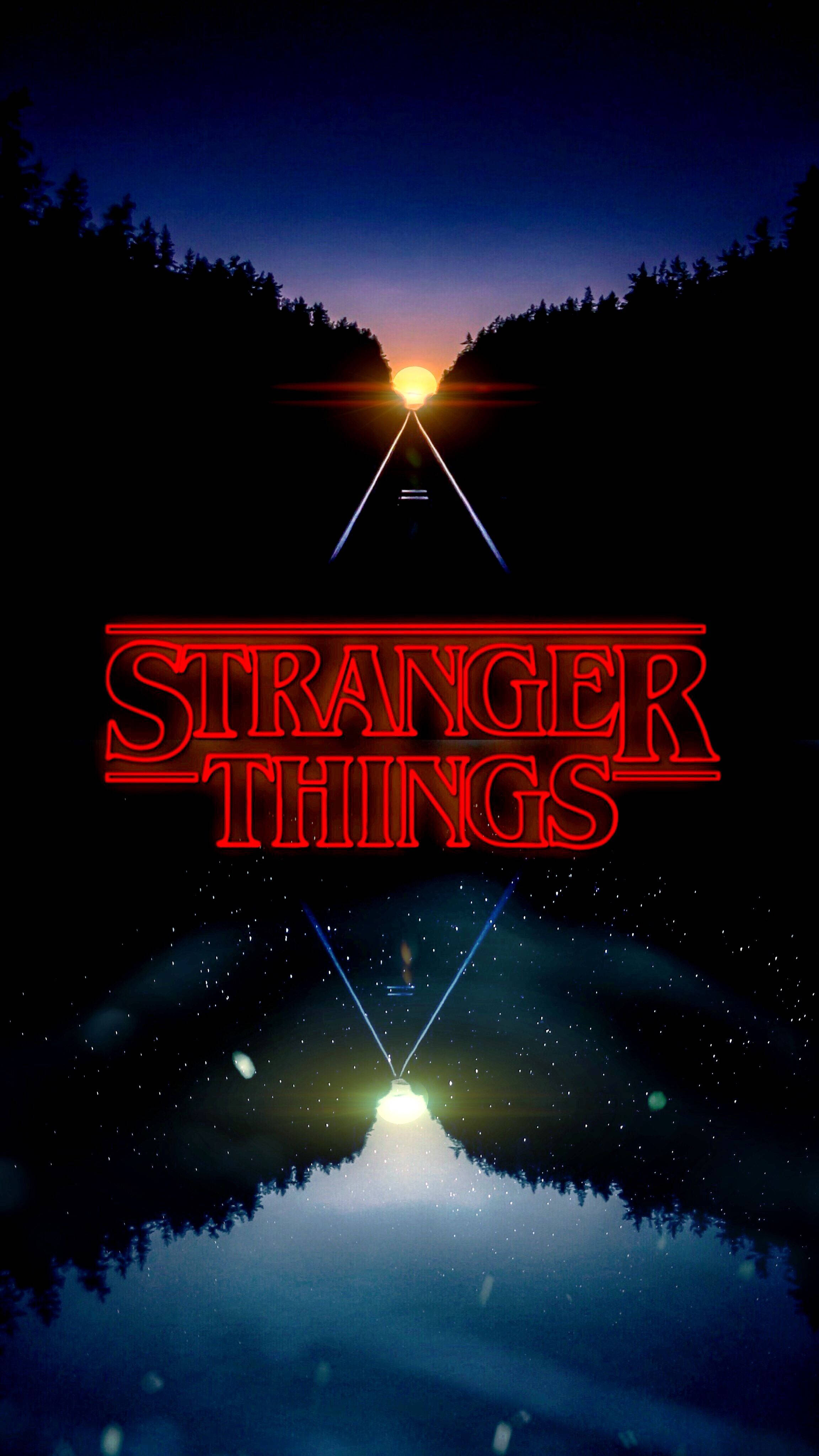 Siluetă drăguță din pădurea întunecată Stranger Things Fundal