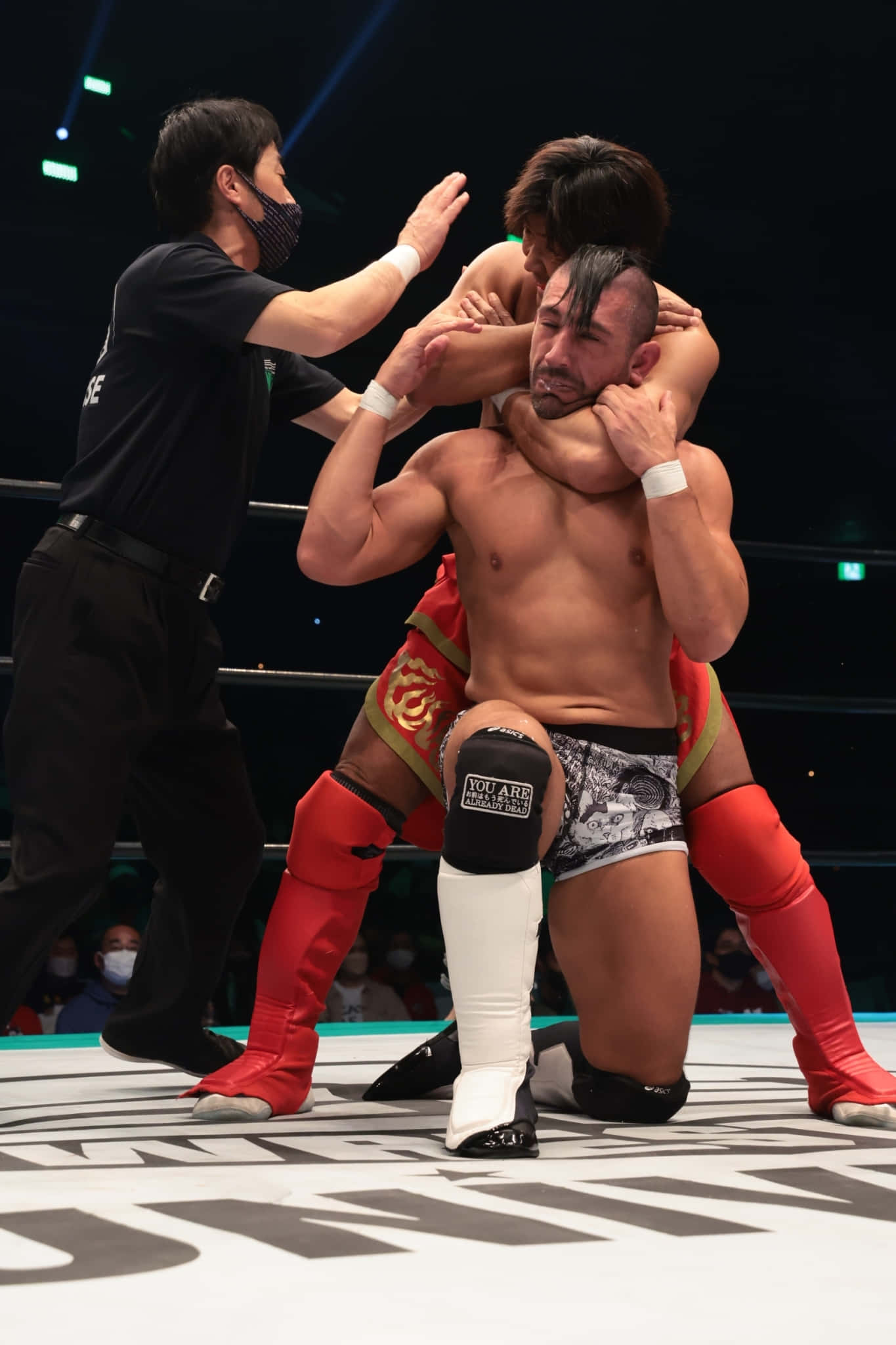 Simon Gotch Versus Masakatsu Funaki Campionatul Național V3 Fundal