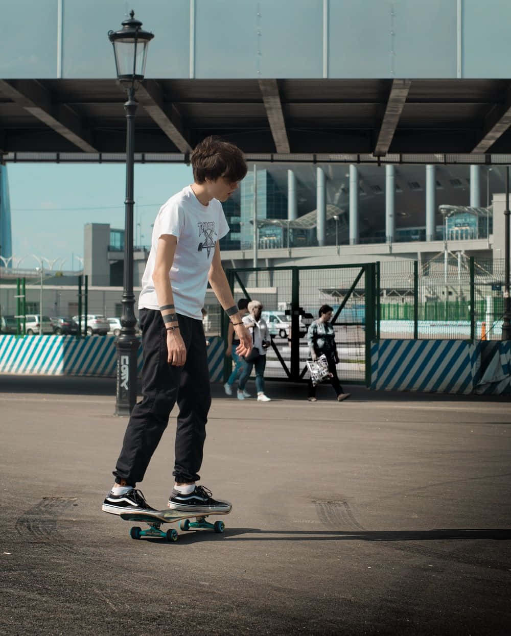 Skateboarding cu Stil Fundal