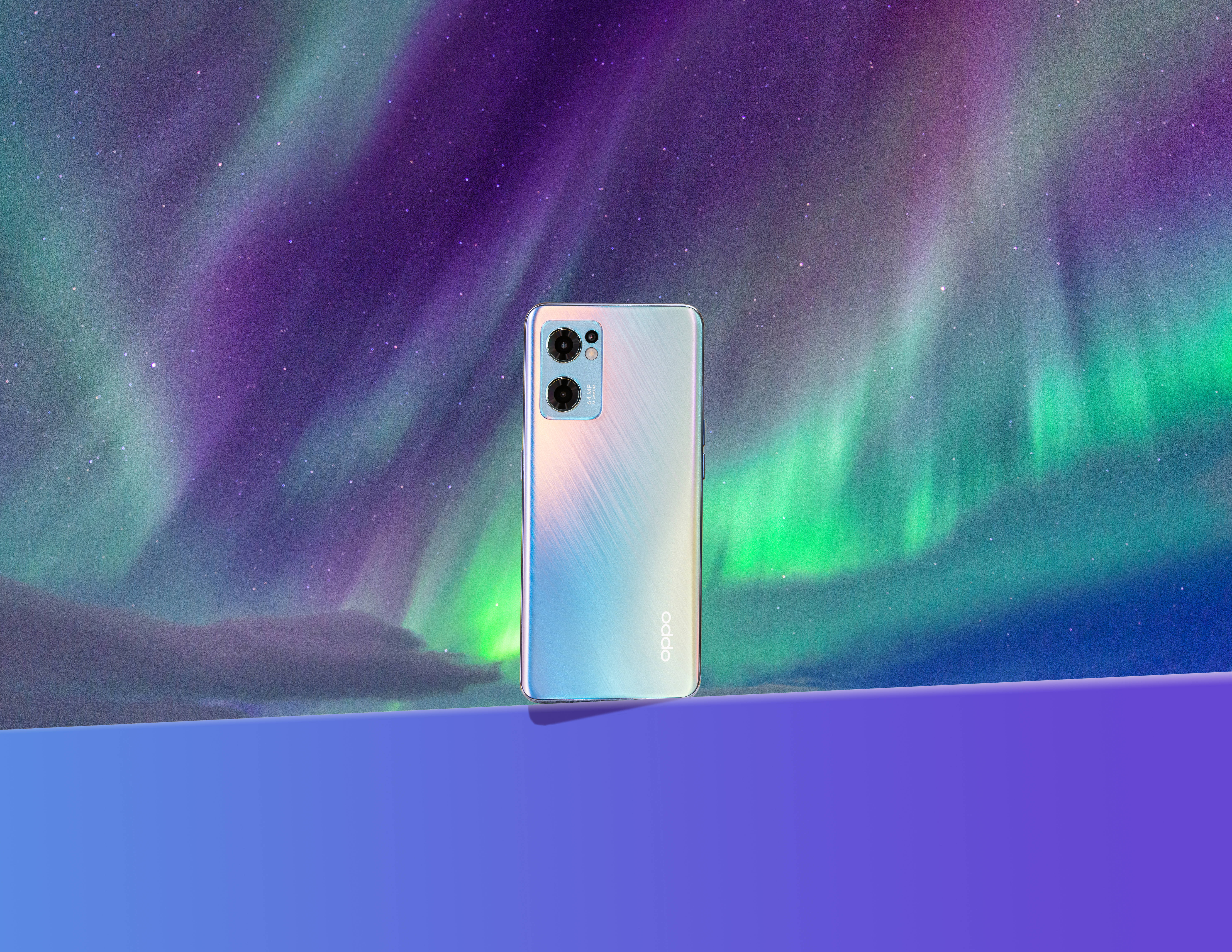 Smartphone Oppo și Aurora Boreală Fundal