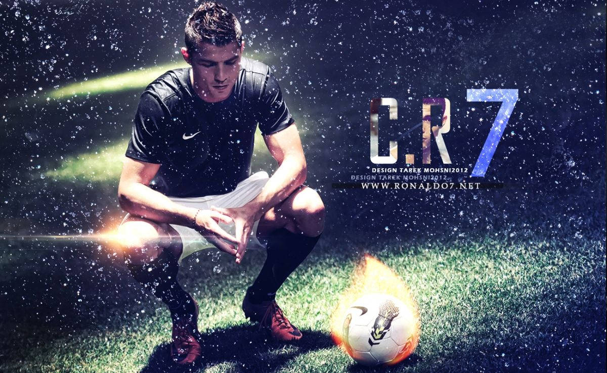 Sportivul profesionist Cristiano Ronaldo concentrat în pregătire Fundal