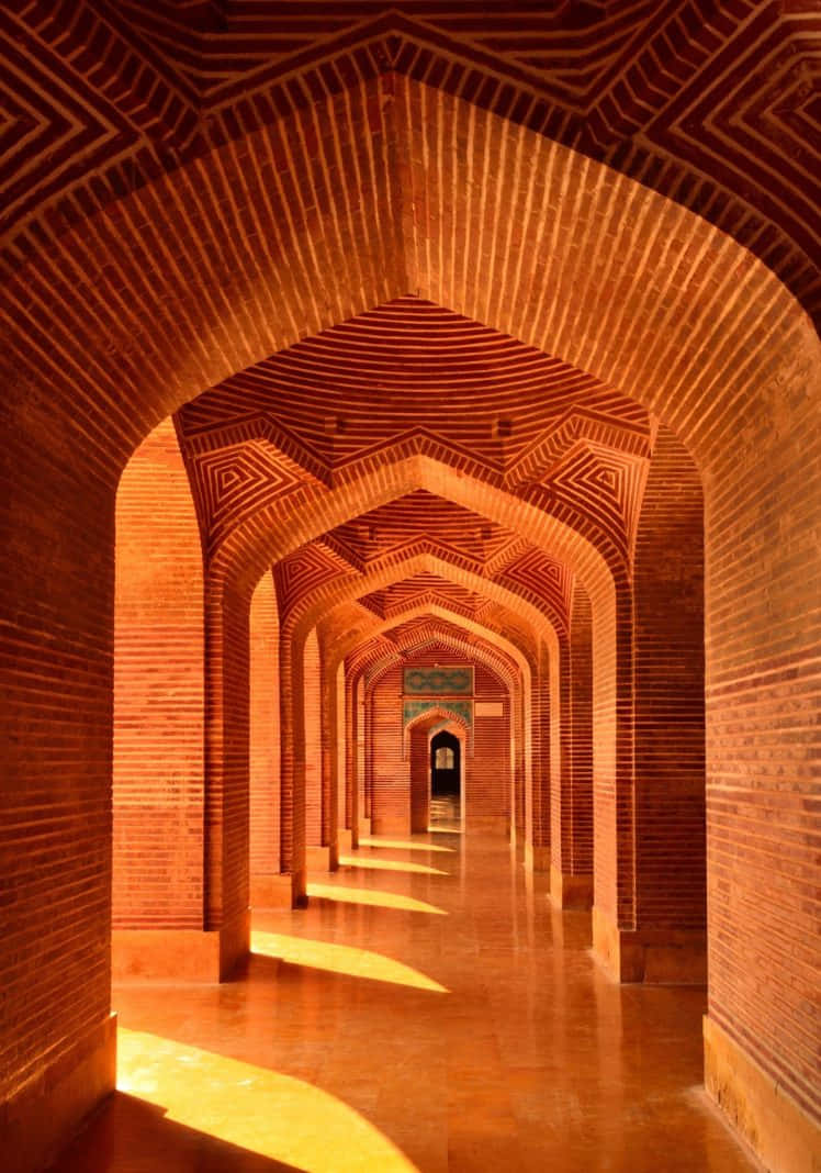 Stâlpul Maiestuos al Moscheii Shah Jahan la Ora de Aur Fundal