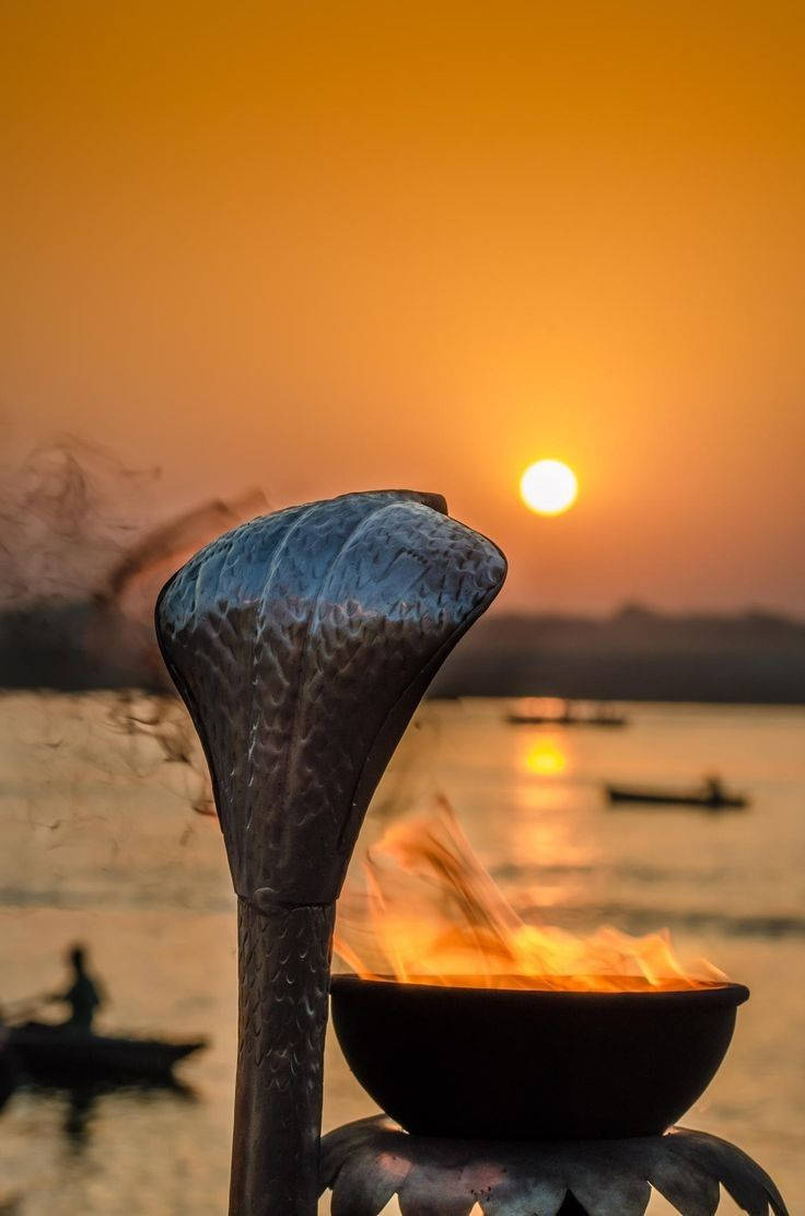 Statuia Cobra Mahakal din Ujjain Fundal