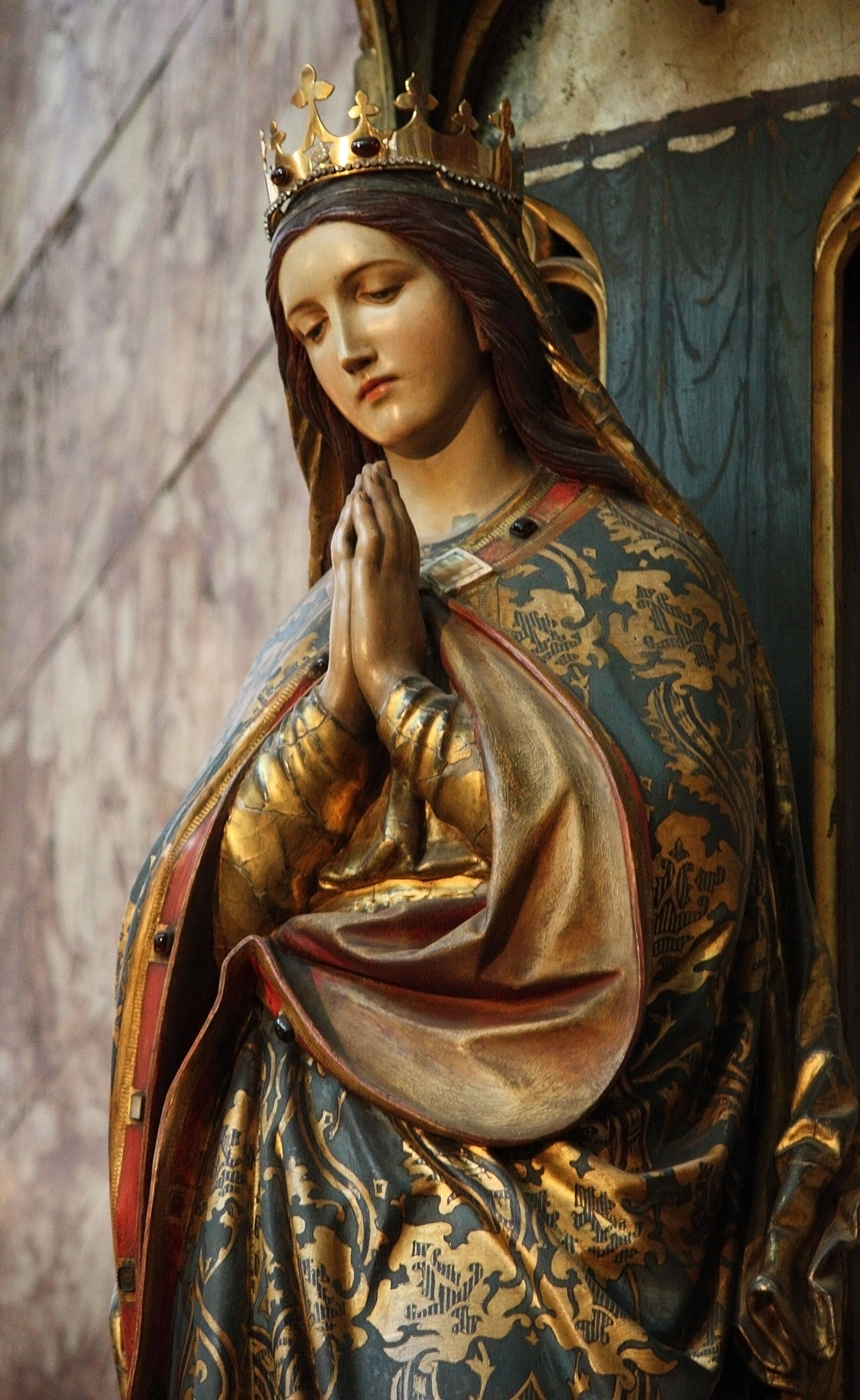 Statuia de Bronz a Fecioarei Maria Fundal