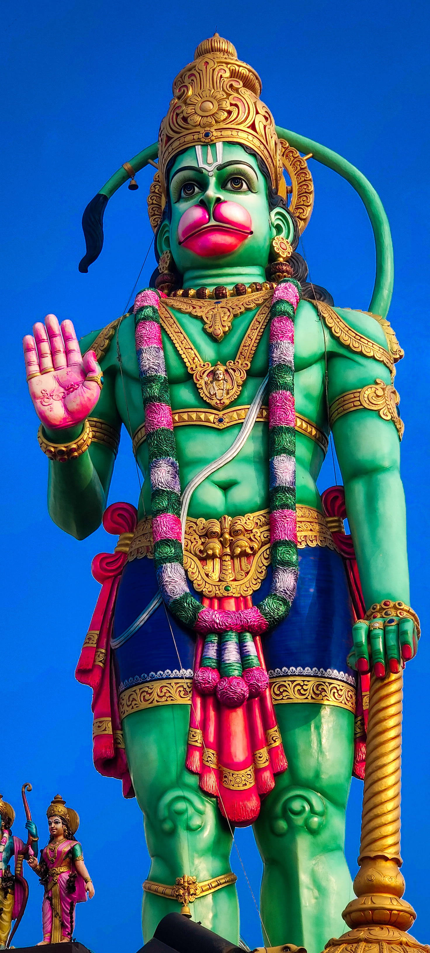 Statuia Gigantică Verde a Zeului Hanuman Fundal