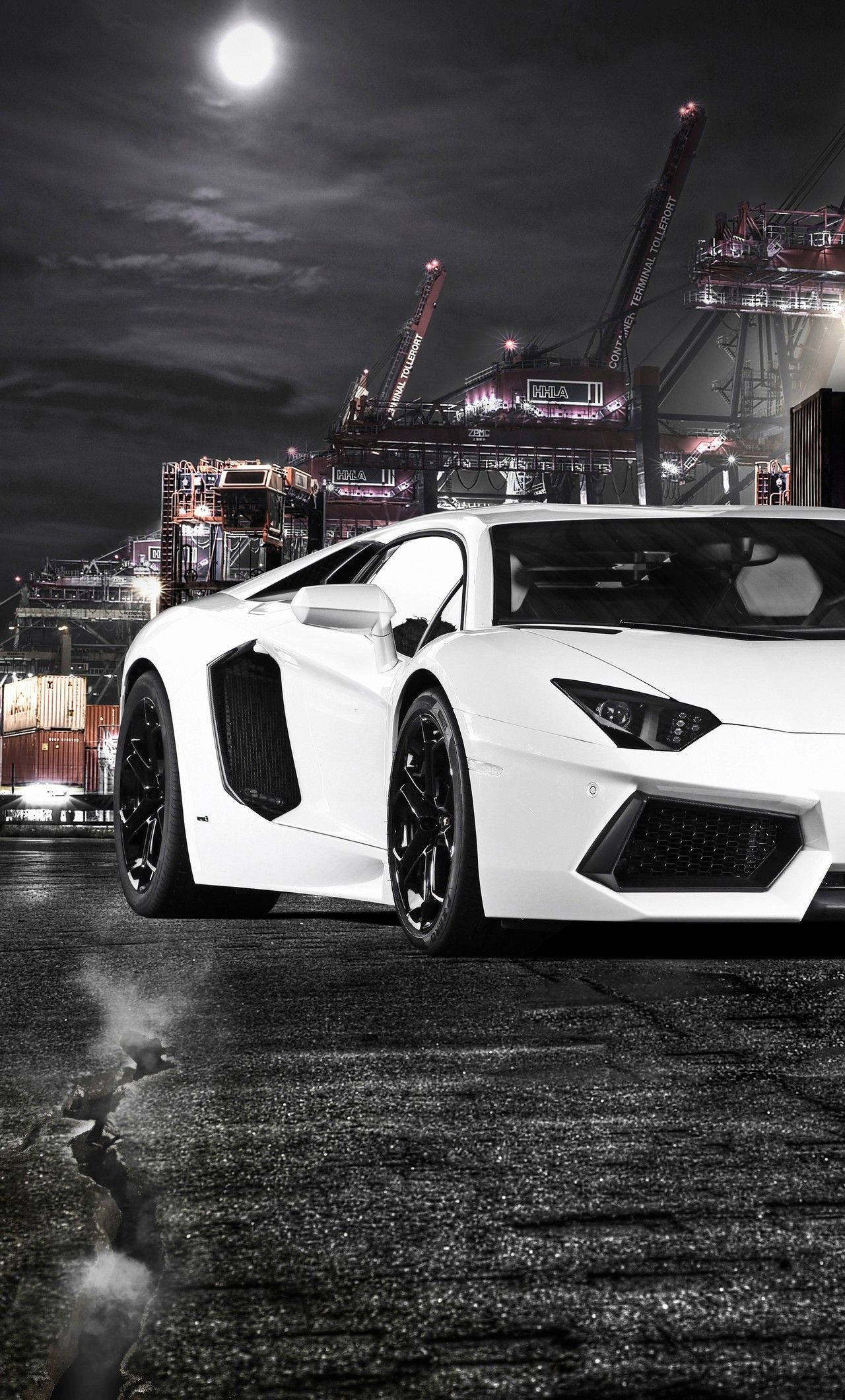 Stil de viață luxos - Lamborghini alb asociat cu un iPhone Fundal