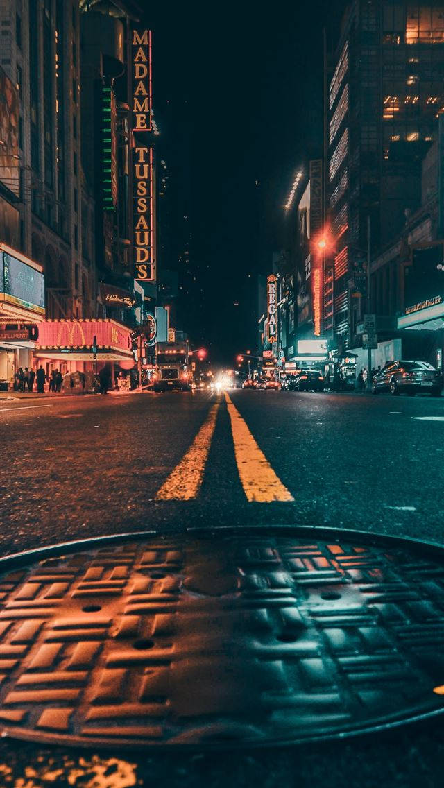 Stradă întunecată cu estetică iPhone Fundal