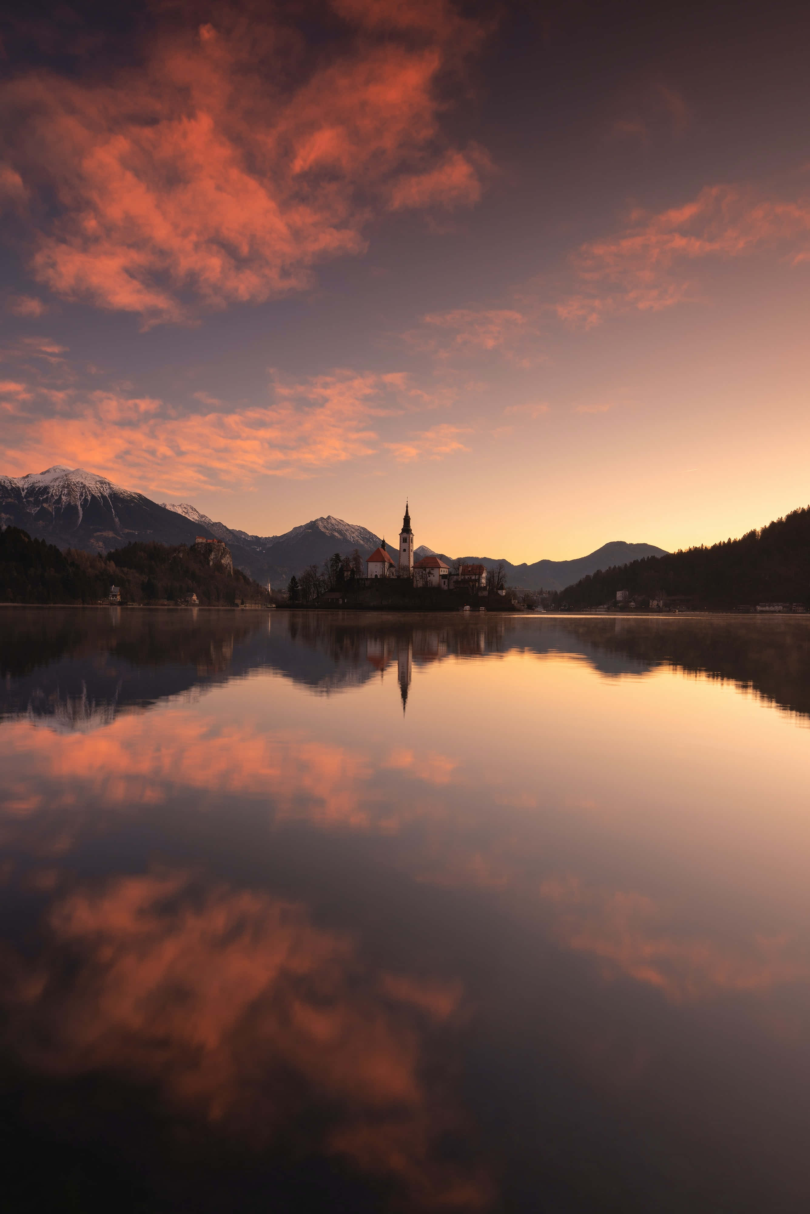 Stunning Lake Bled At Night iPhone Background Fundal