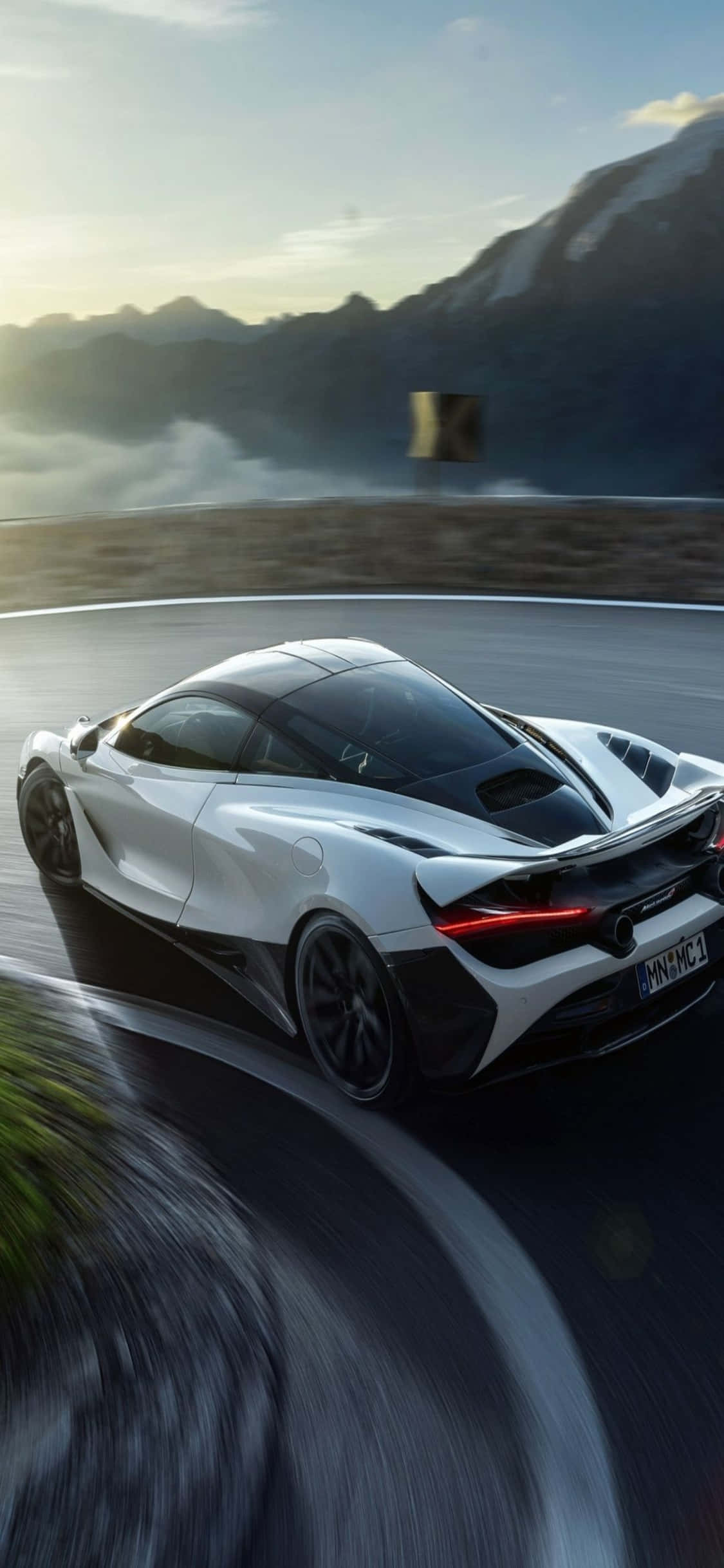 Superchargează-ți viața cu iPhone Xs și McLaren 720s Fundal