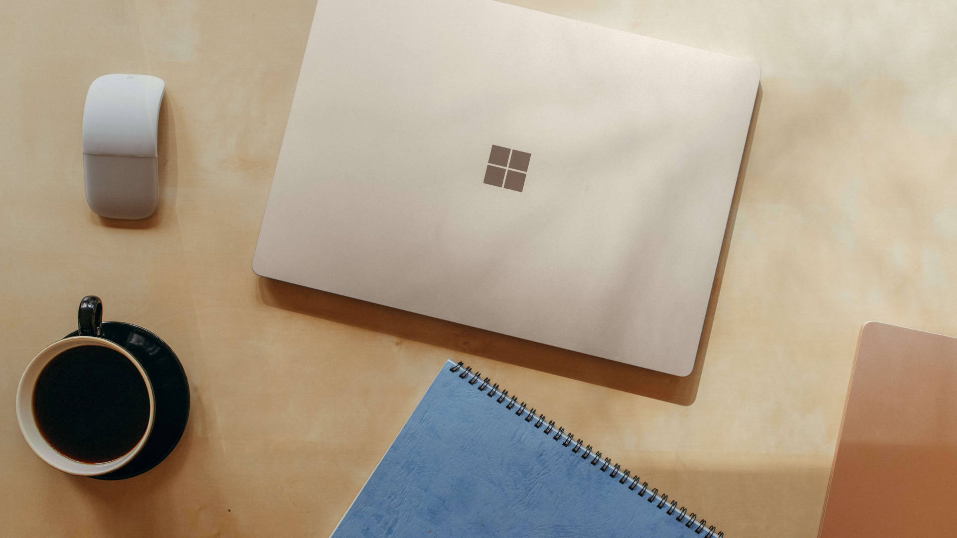 Surface Pro imprăștiat Fundal