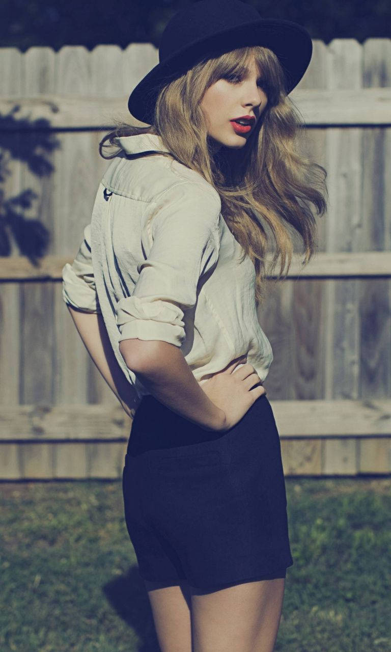 Taylor Swift se bucură de aer liber Fundal