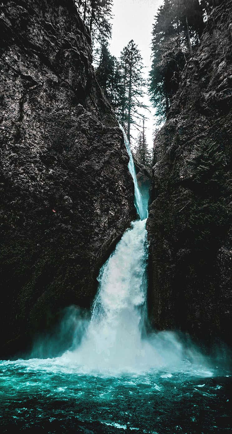 Temă screensaver cu cascadă pentru iPhone Fundal