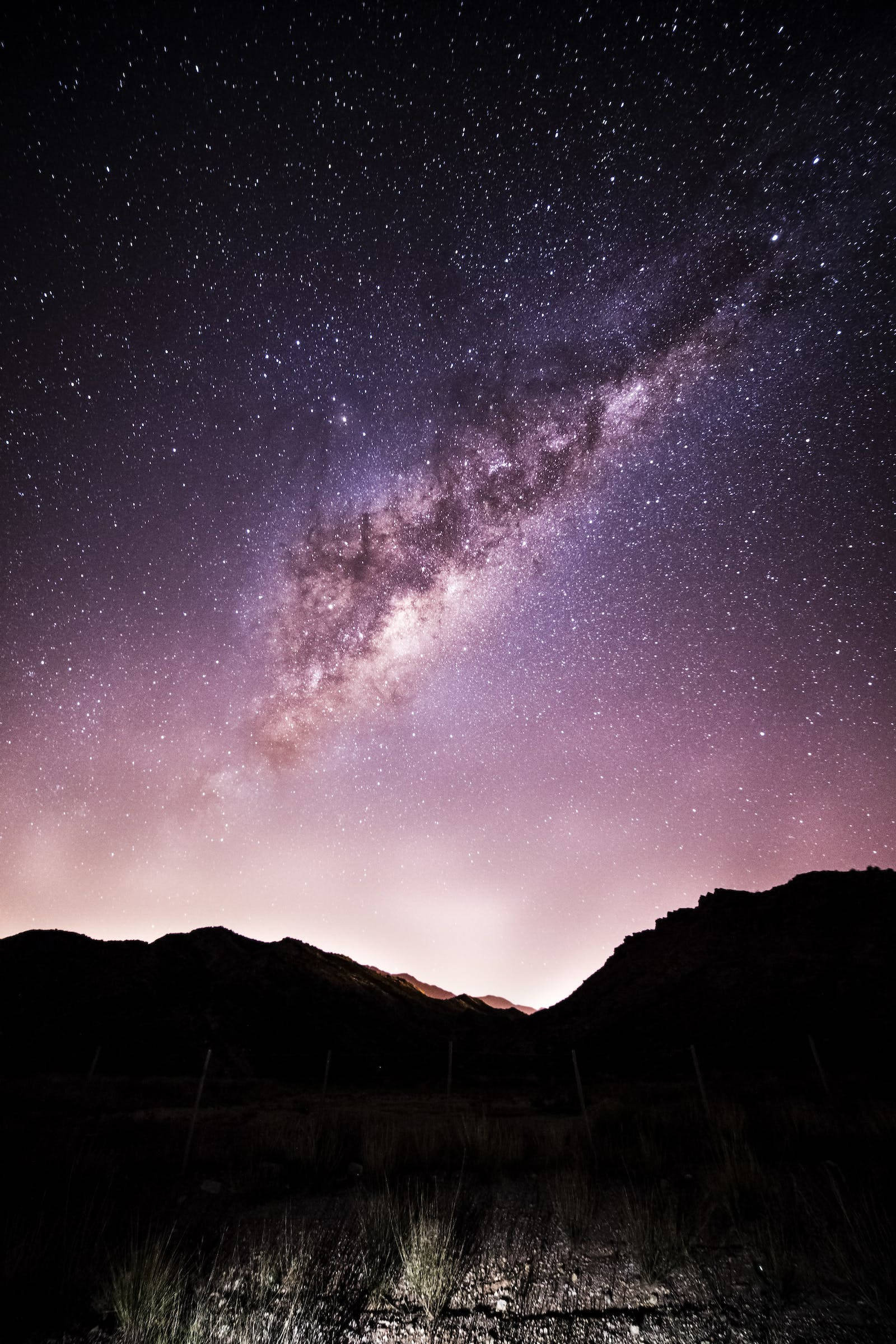 Terrain Stâncos al Galaxiei Purpurii Fundal