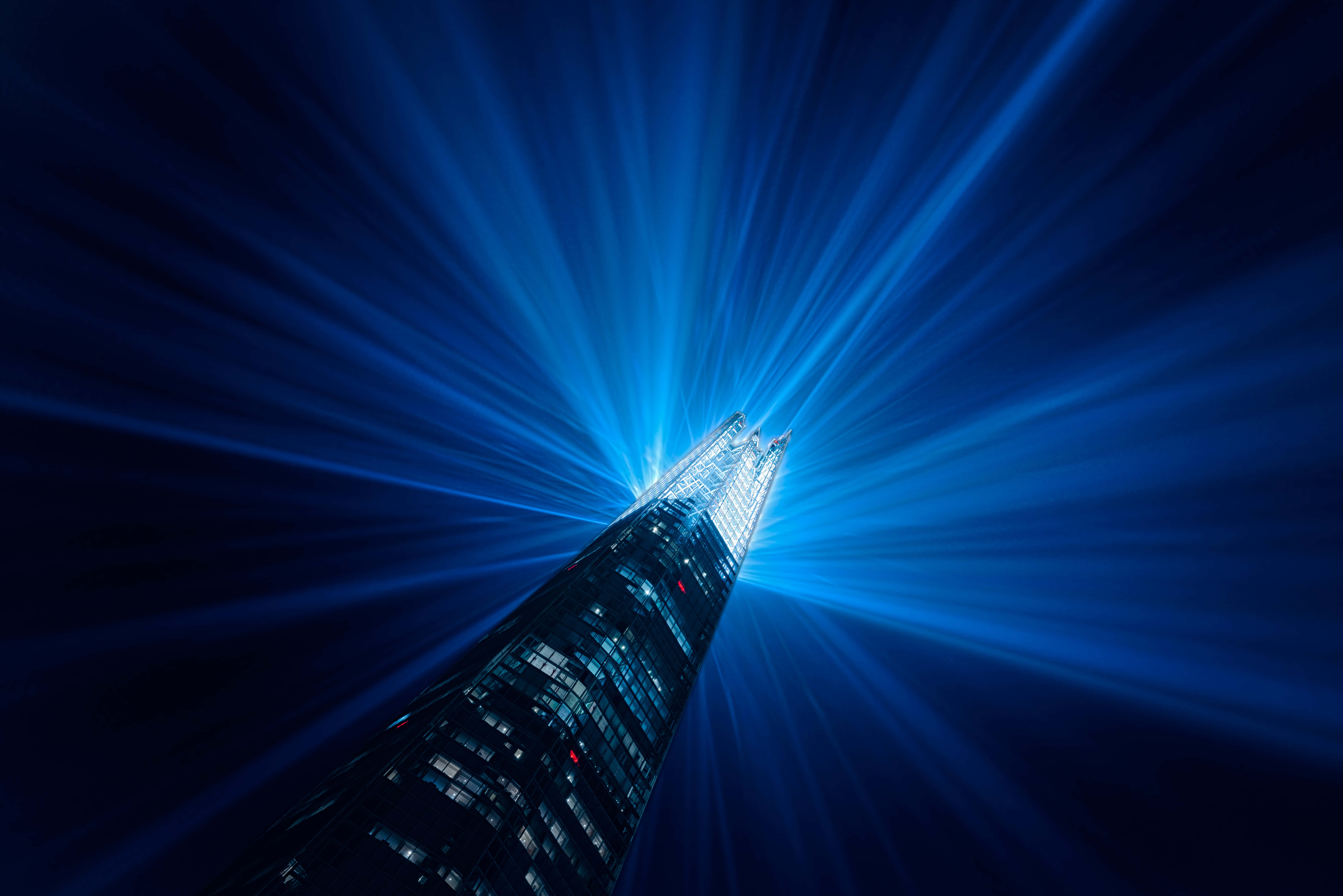 The Shard cu lumini albastre strălucitoare Fundal