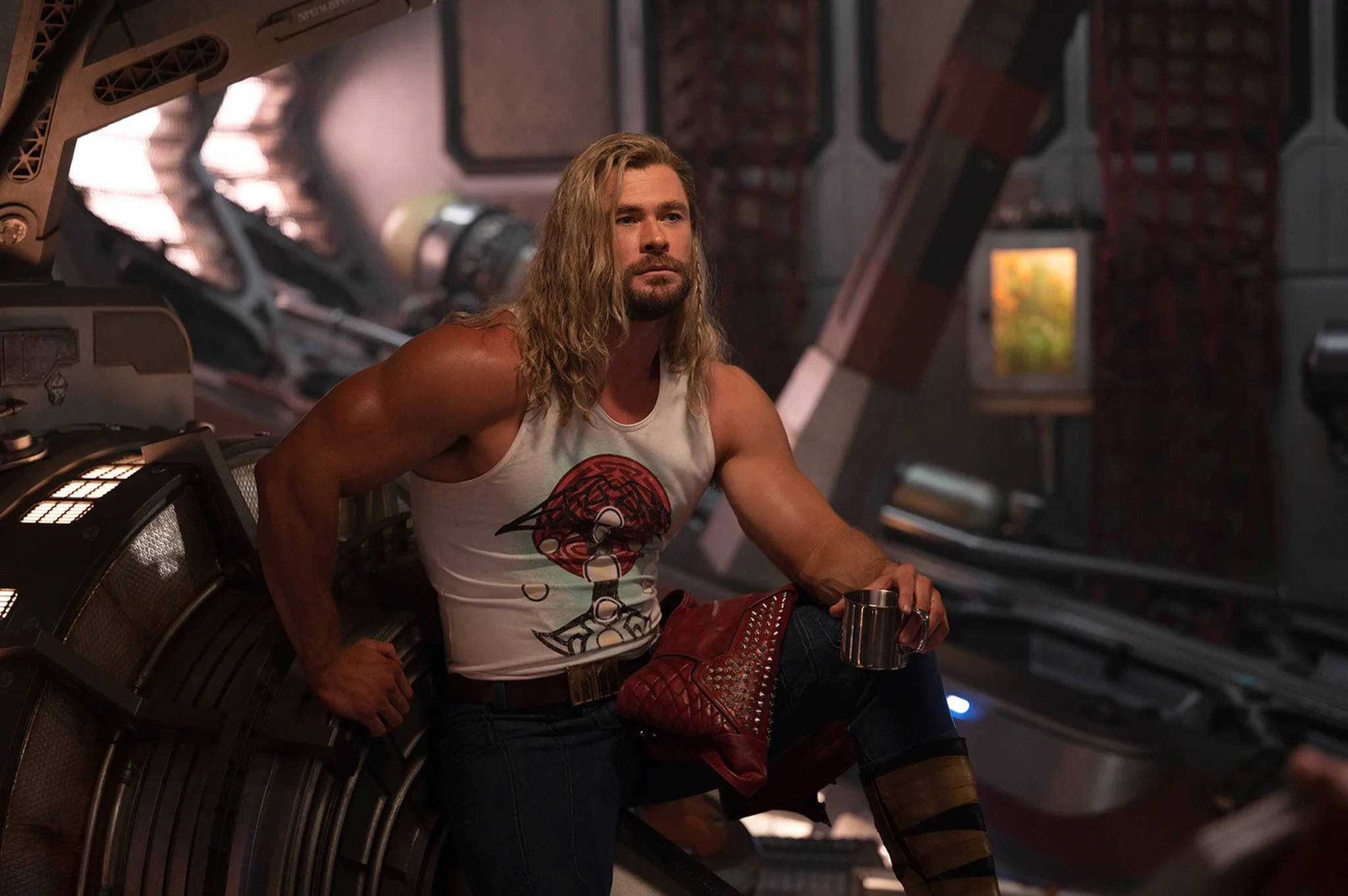 Thor: Dragoste și Tunete - Thor Musculos Fundal