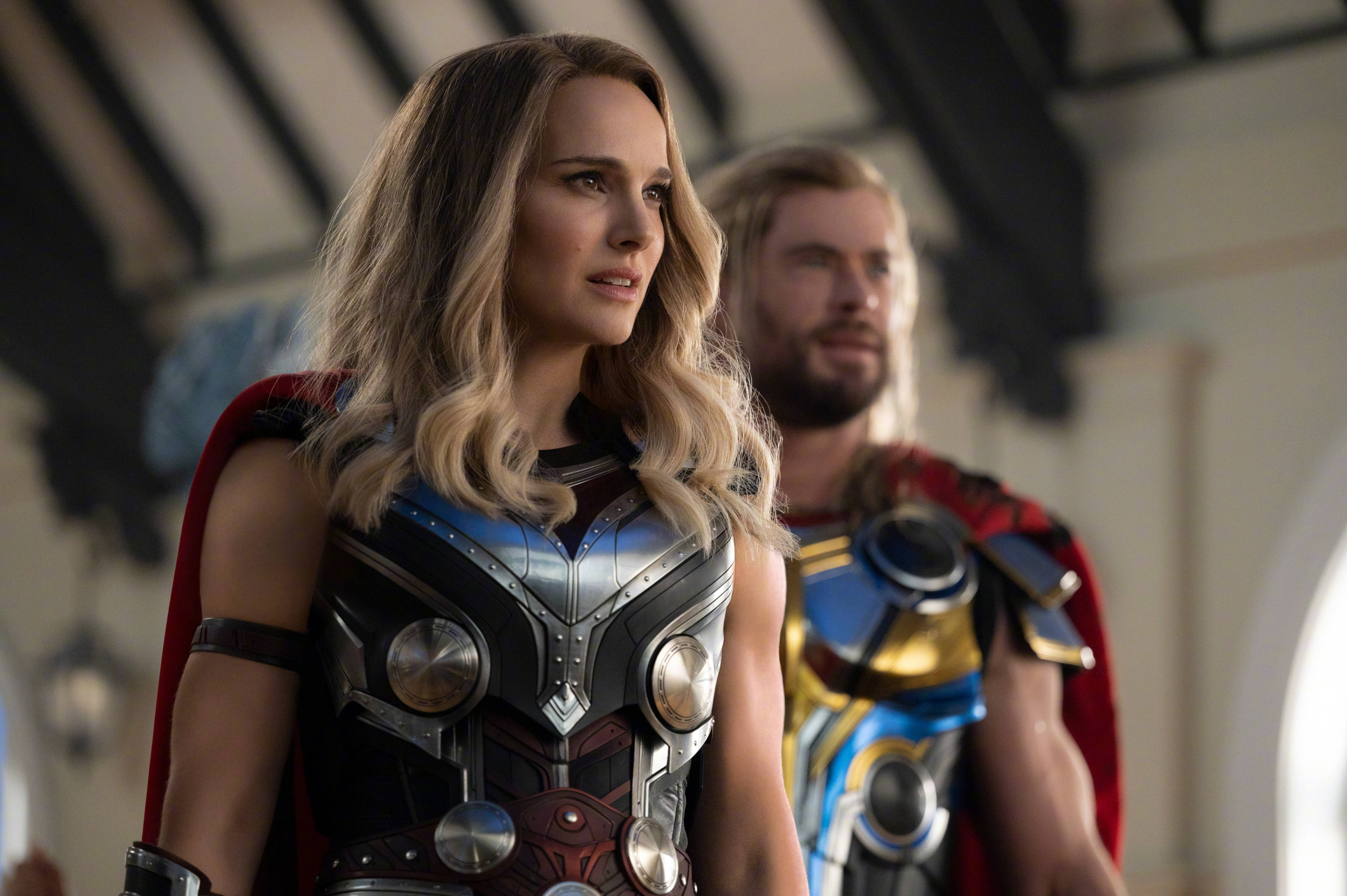 Thor: Dragoste și Tunete Lady Thor Fundal