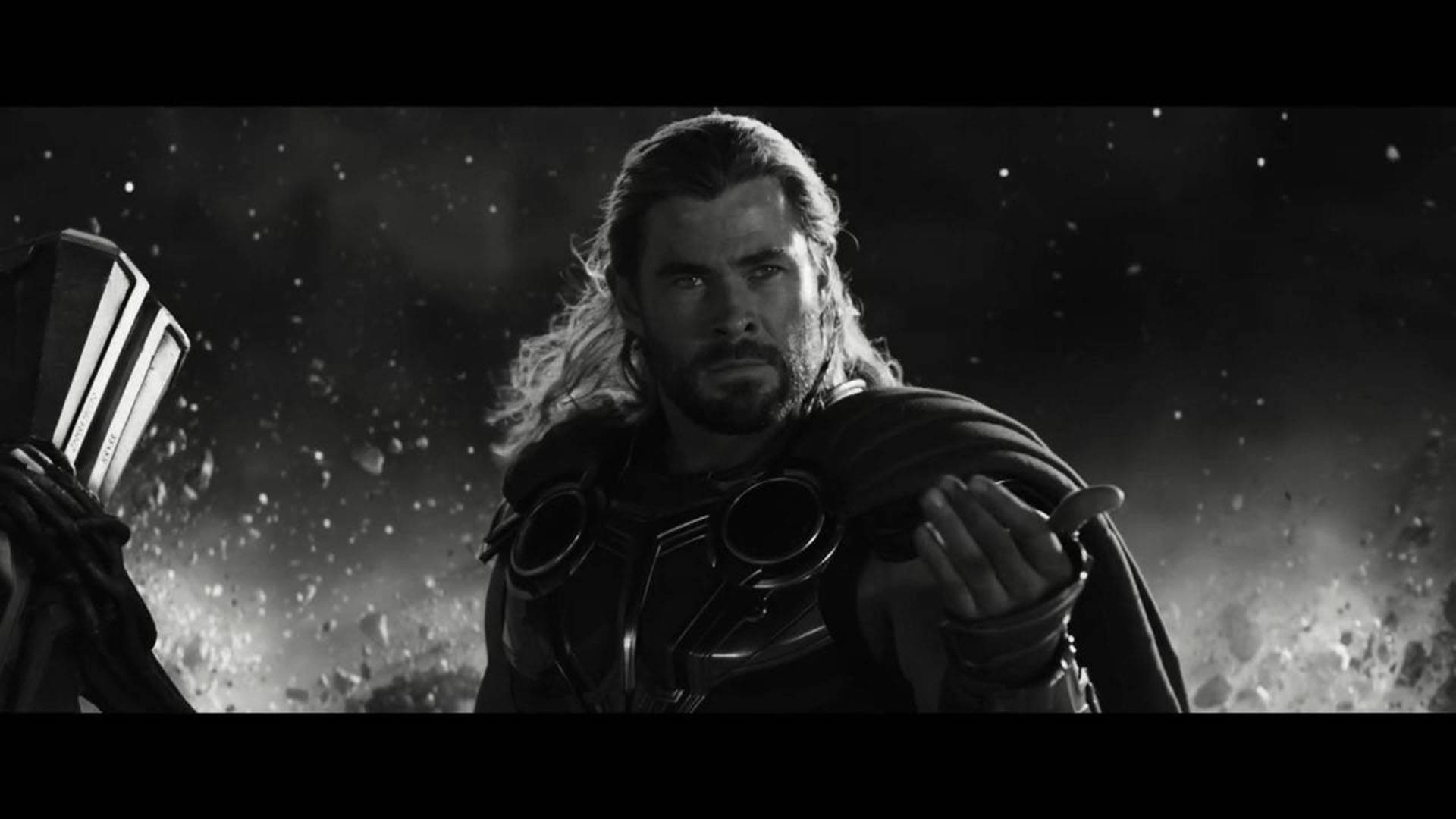 Thor: Iubire și Tunet - Scenă Monocromă Fundal