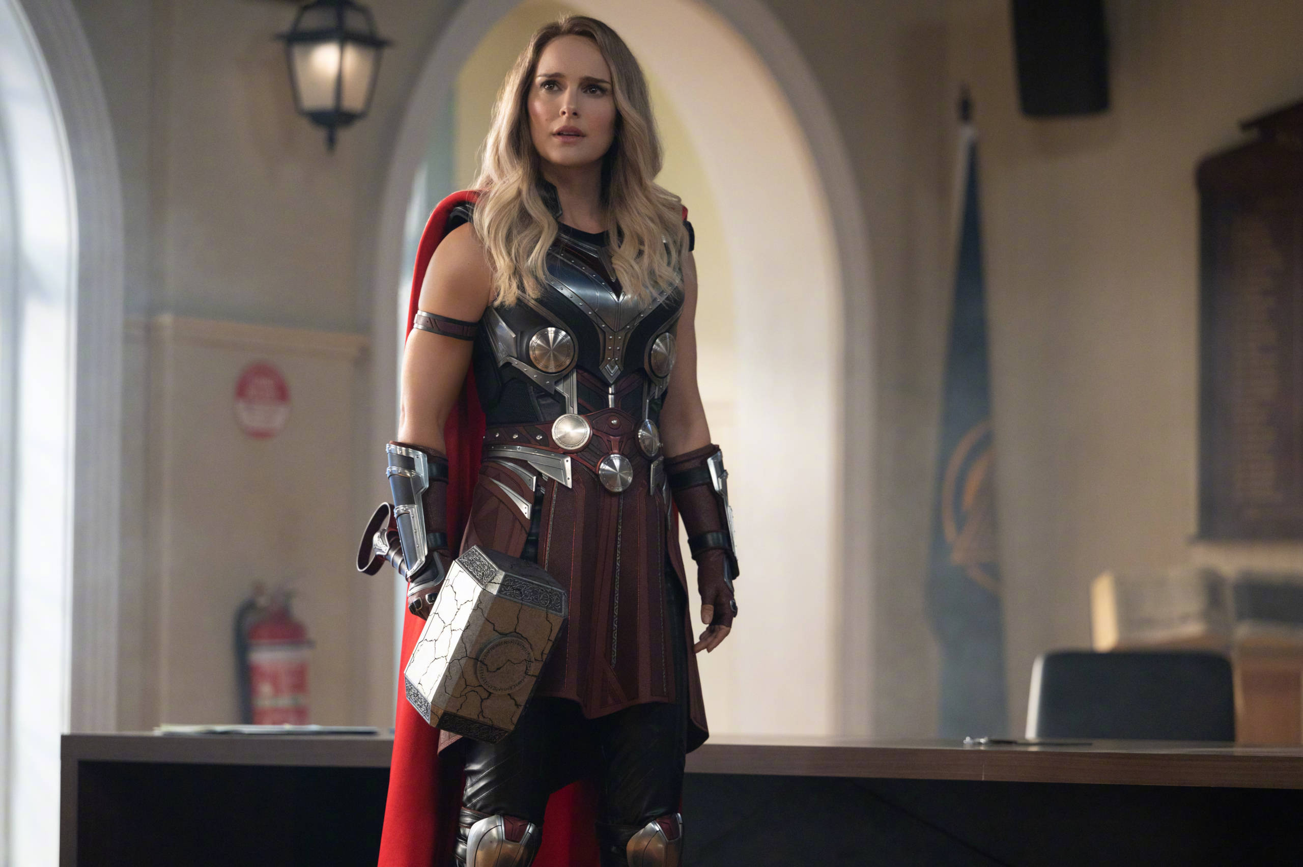 Thor Love And Thunder Jane confuză Fundal