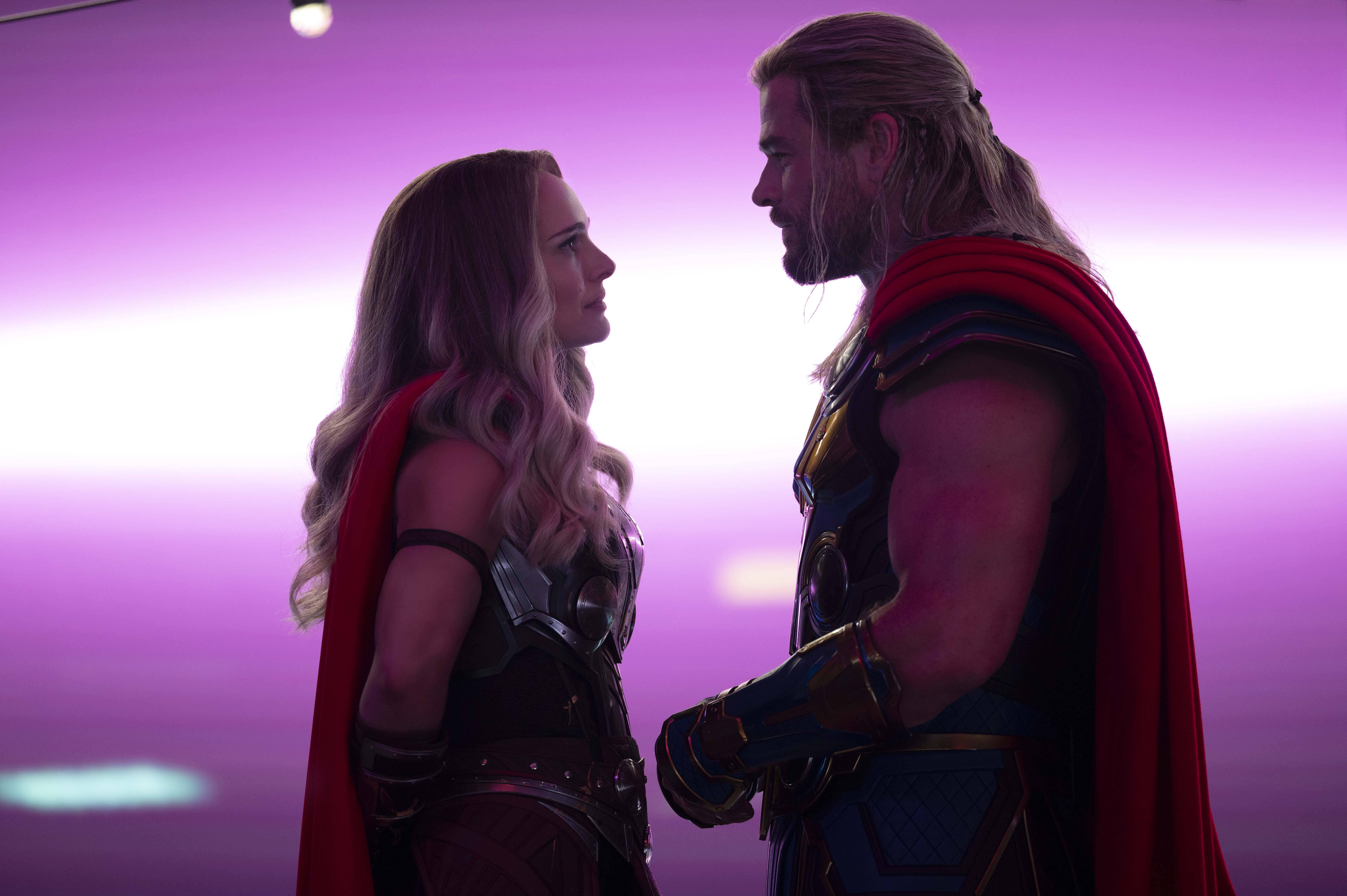 Thor Love And Thunder Iubitori Reuniti Fundal