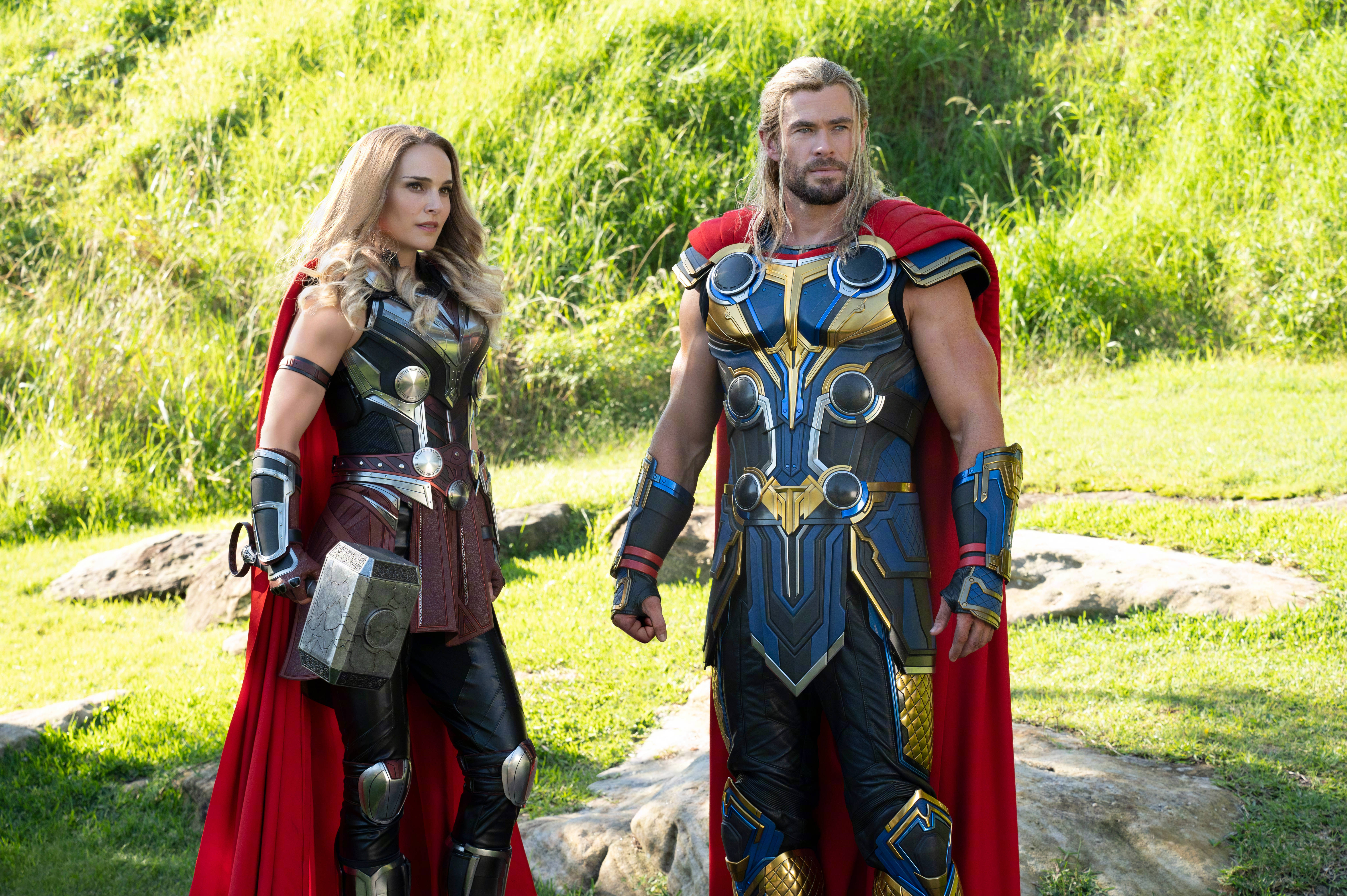 Thor Love And Thunder Armură Asgardiană Fundal