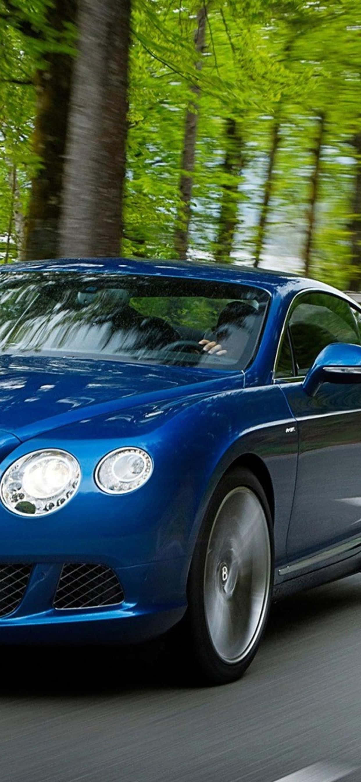 Trăiește Viața la Maximum în Stil - iPhone Xs Max și un Bentley Fundal