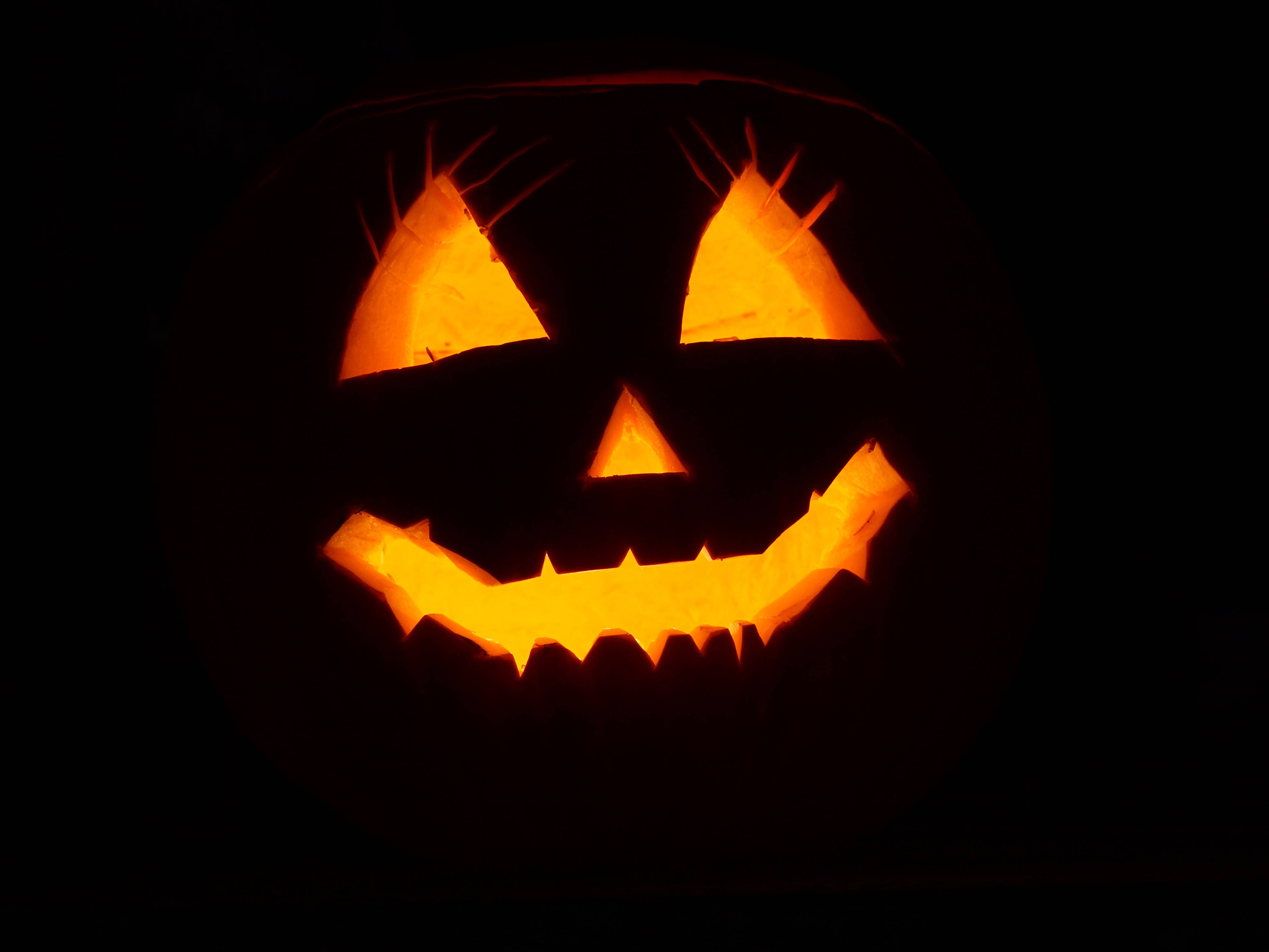 Trick or Treat - Sărbătorește Halloween cu un dovleac negru Fundal