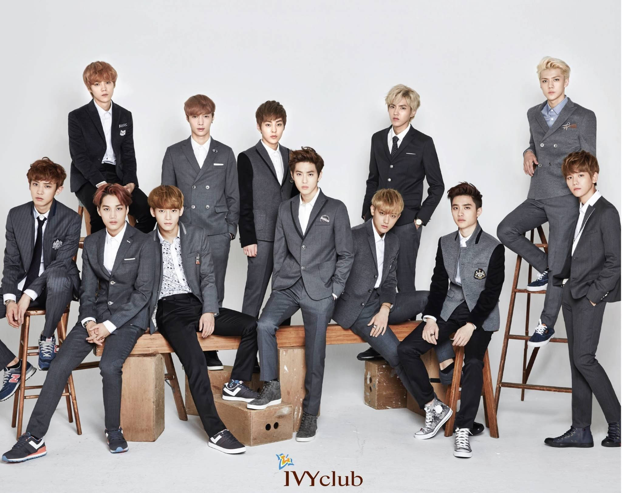 Trupa EXO în Uniforma Ivy Club Fundal