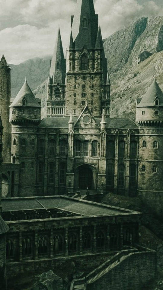 Turnurile Emblematice Hogwarts - Estetică Harry Potter Fundal