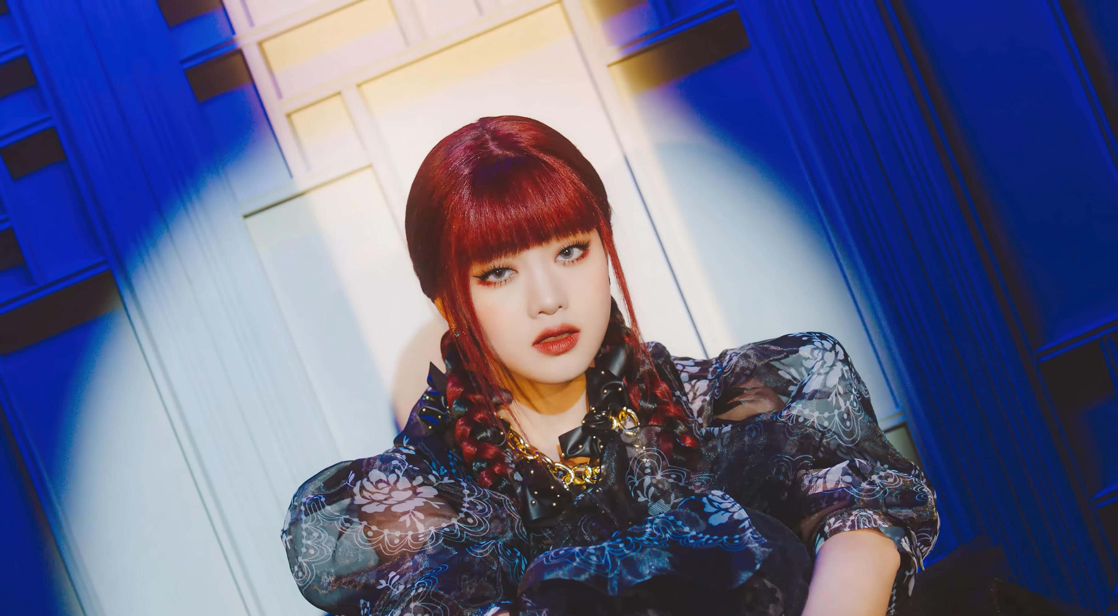 Uimitoare vedetă Kpop impresionează într-o ipostază captivantă. Fundal