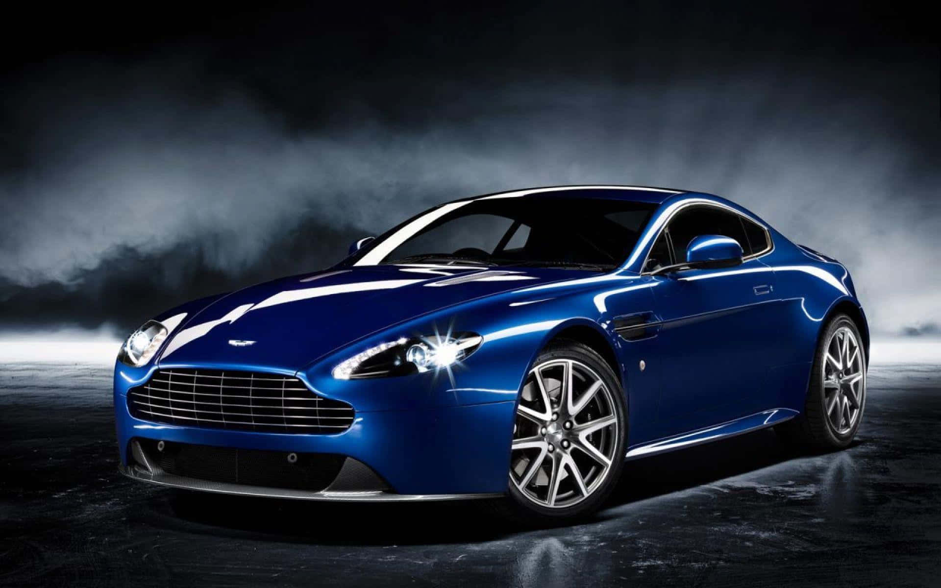 Uimitor Aston Martin DB9 în mișcare pe un traseu pitoresc Fundal