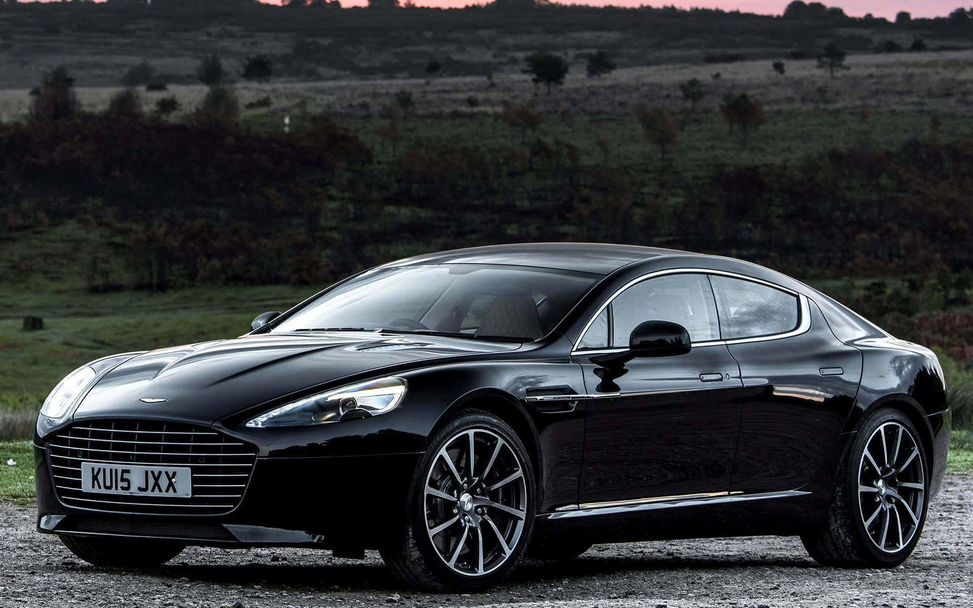 Uimitorul Aston Martin Rapide S în Acțiune Fundal