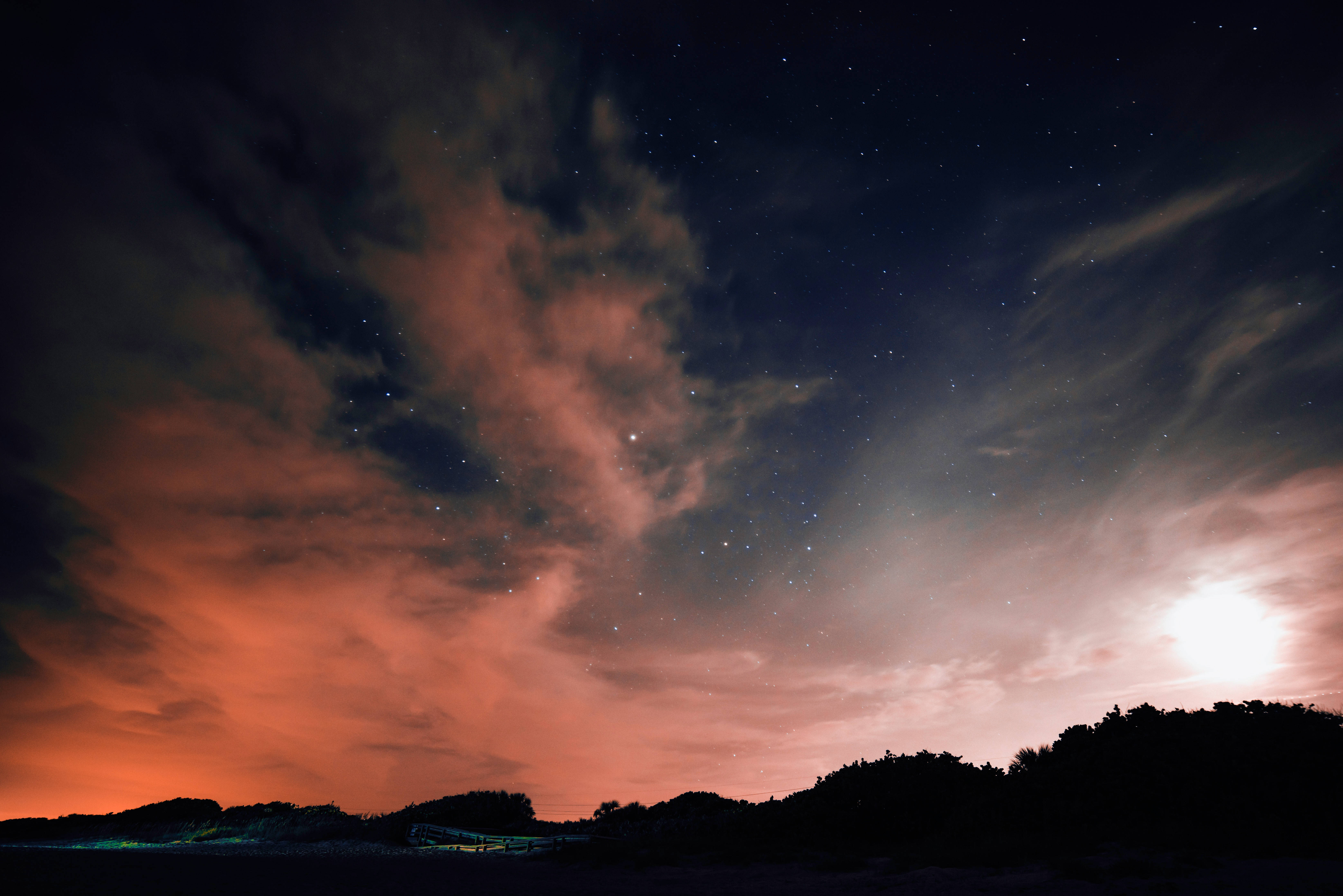 Un cer nocturn luminos roz Fundal